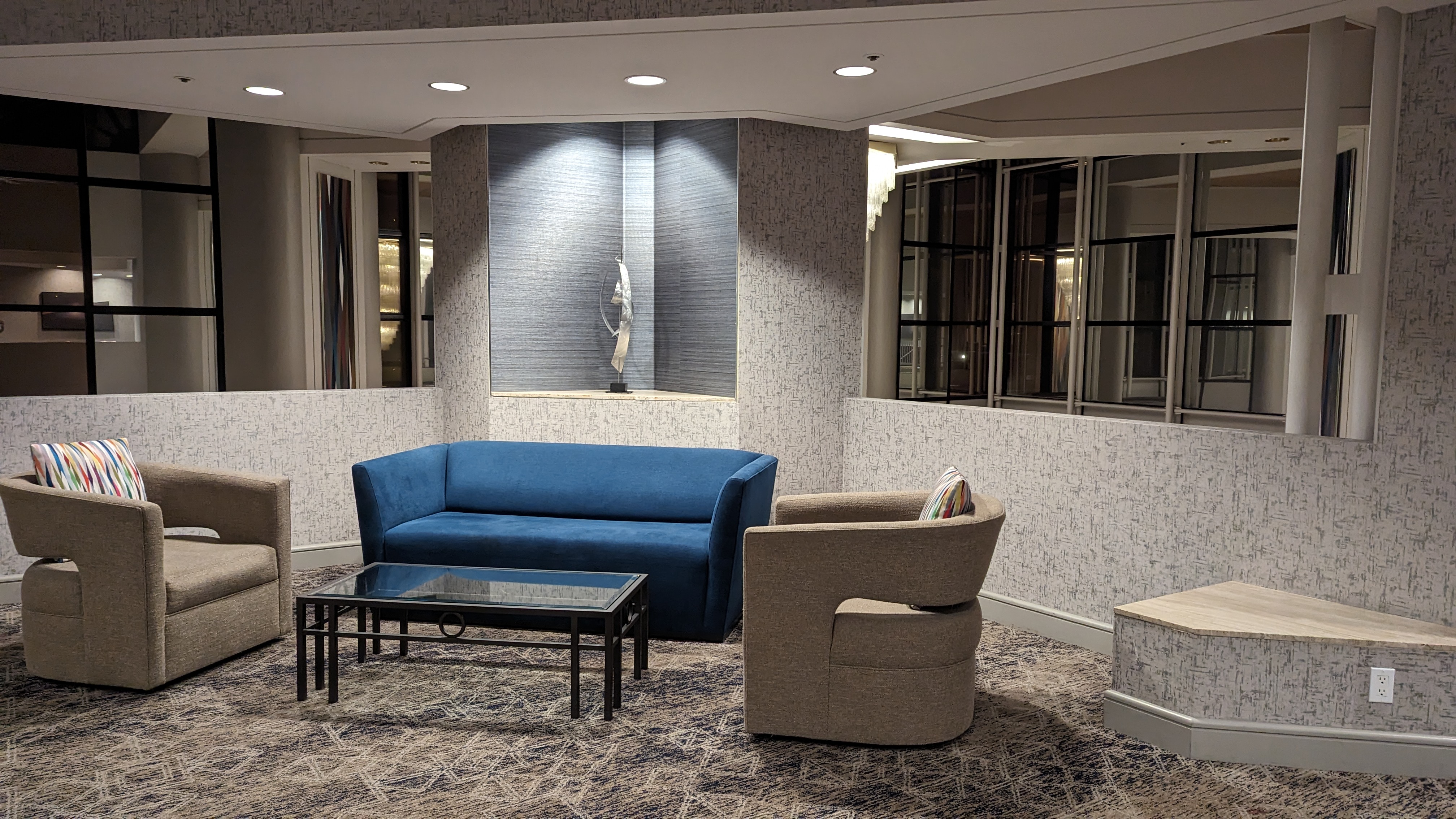 Hilton Los Angeles Universal City mezzanine seating area Hilton Los Angeles Universal City mezzanine seating area