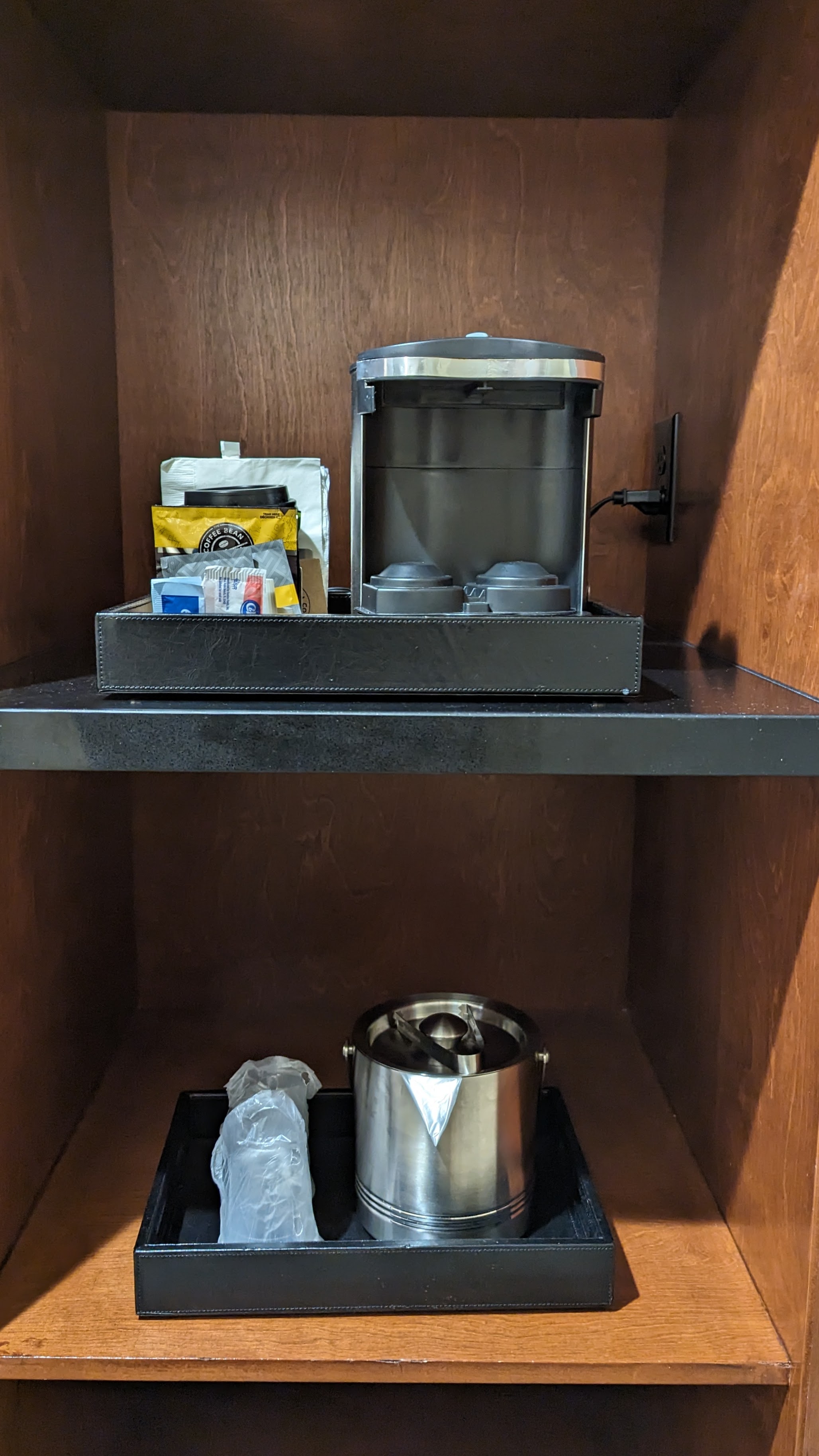 Hilton Los Angeles Universal City room coffee shelves Hilton Los Angeles Universal City room coffee shelves