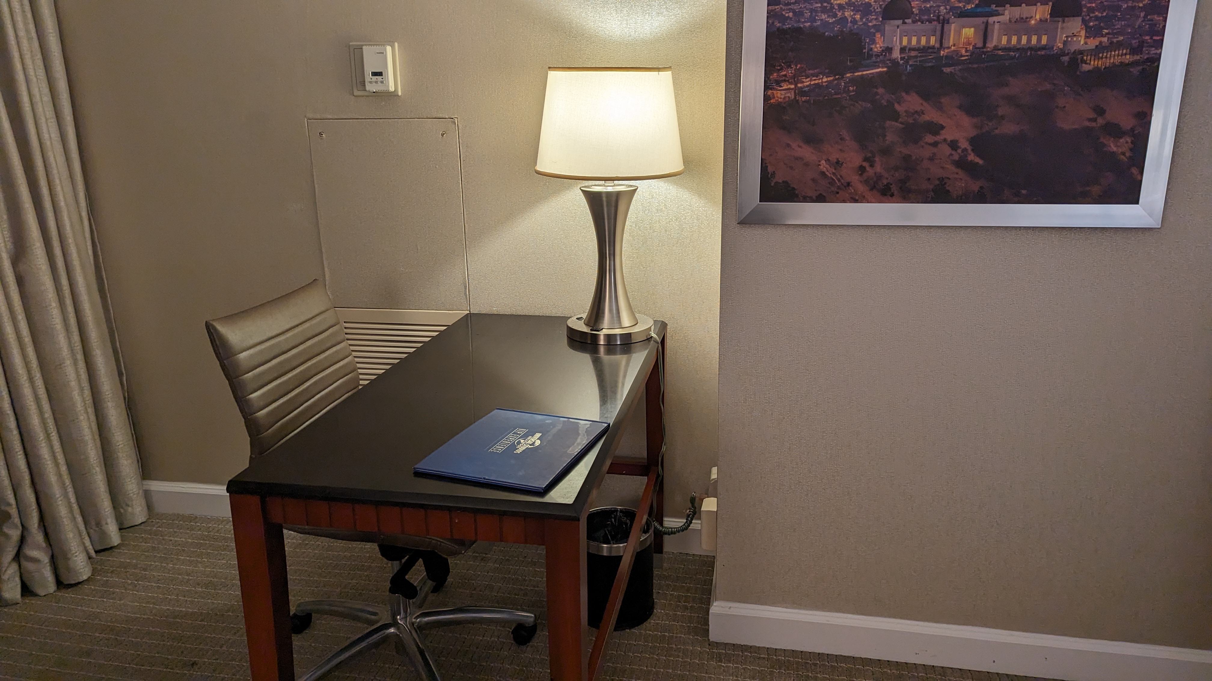 Hilton Los Angeles Universal City room desk area Hilton Los Angeles Universal City room desk area