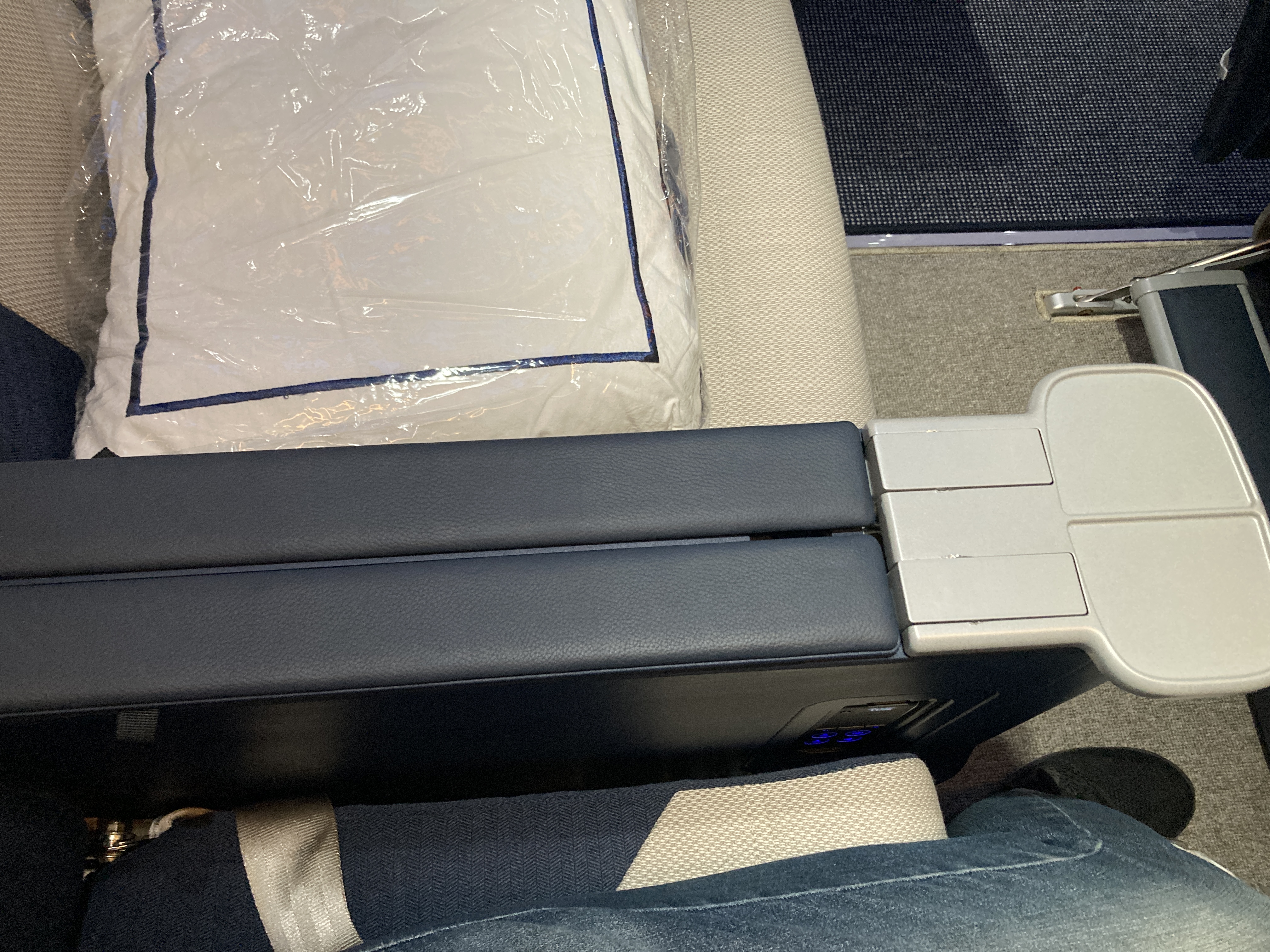 ITA premium economy center arm rest GRU FCO ITA premium economy center arm rest GRU FCO