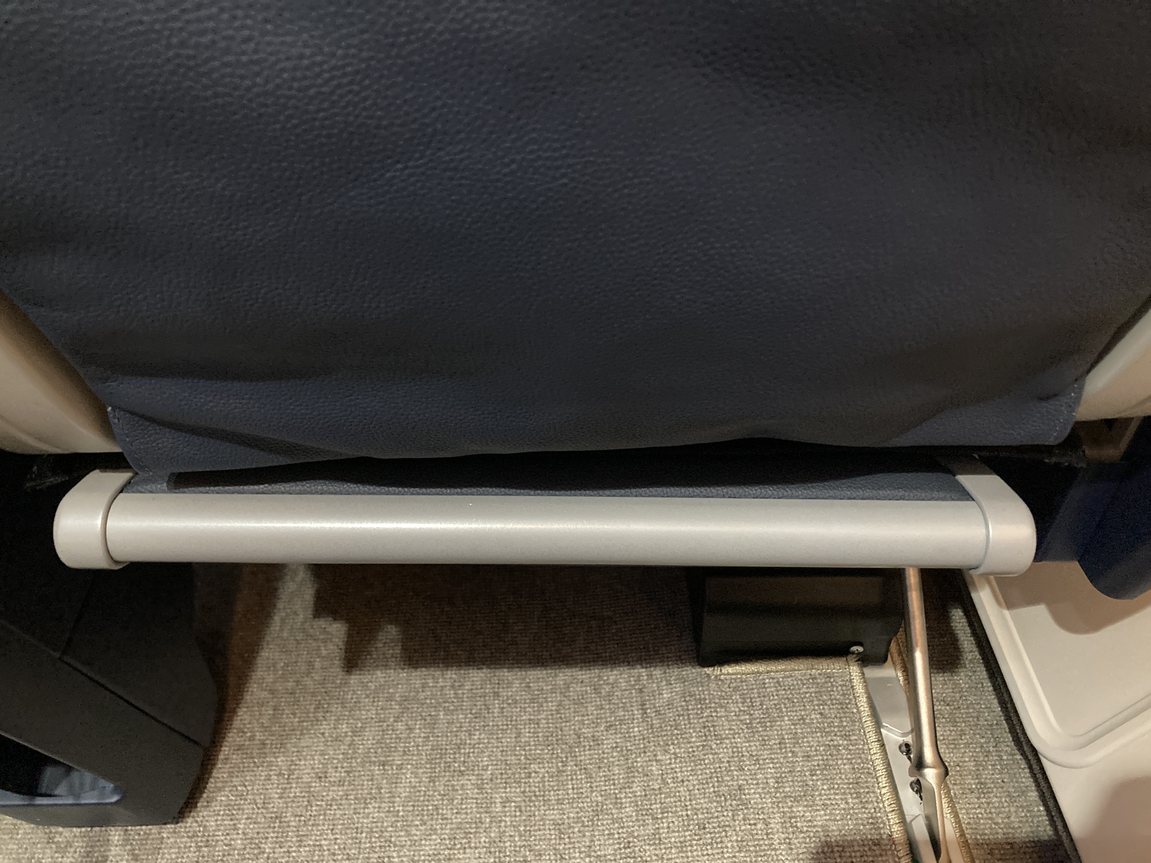 ITA premium economy foot rest up GRU FCO ITA premium economy foot rest up GRU FCO