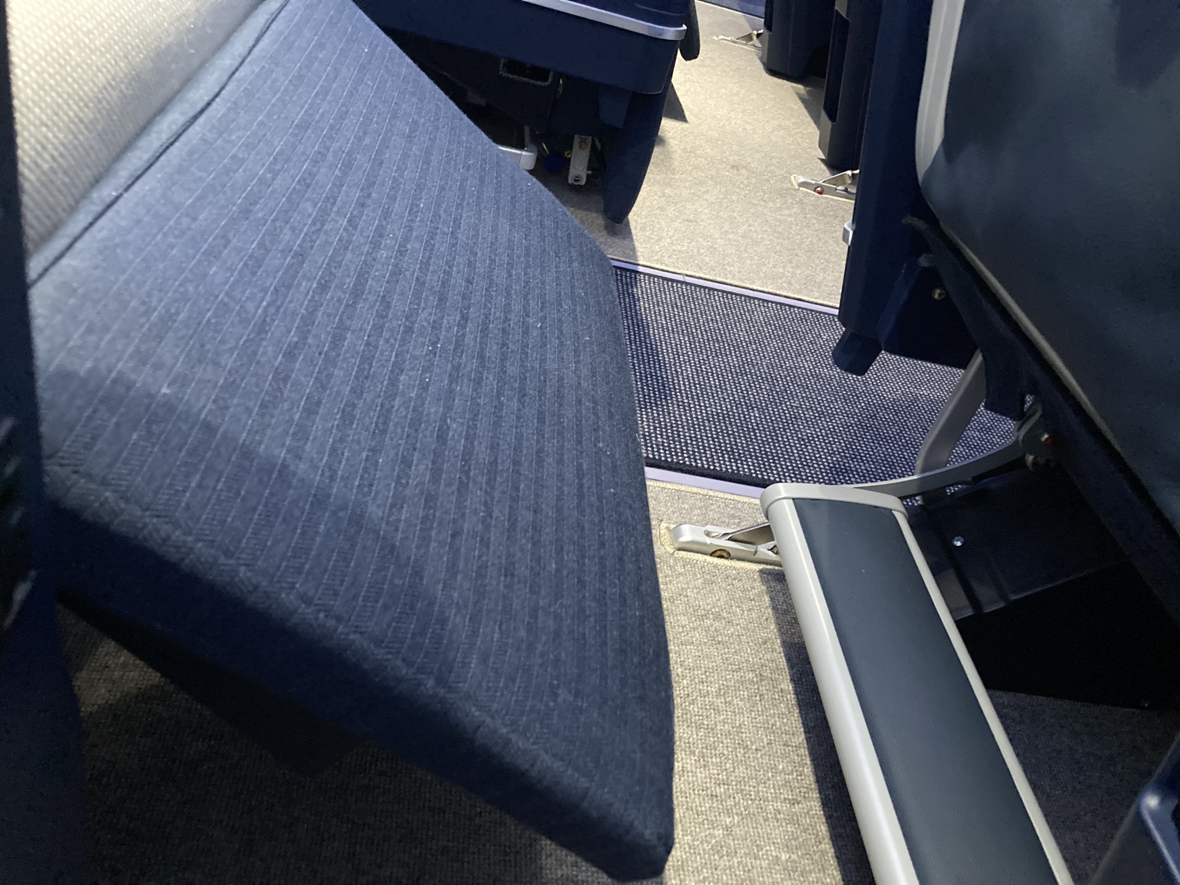 ITA premium economy leg rest GRU FCO ITA premium economy leg rest GRU FCO