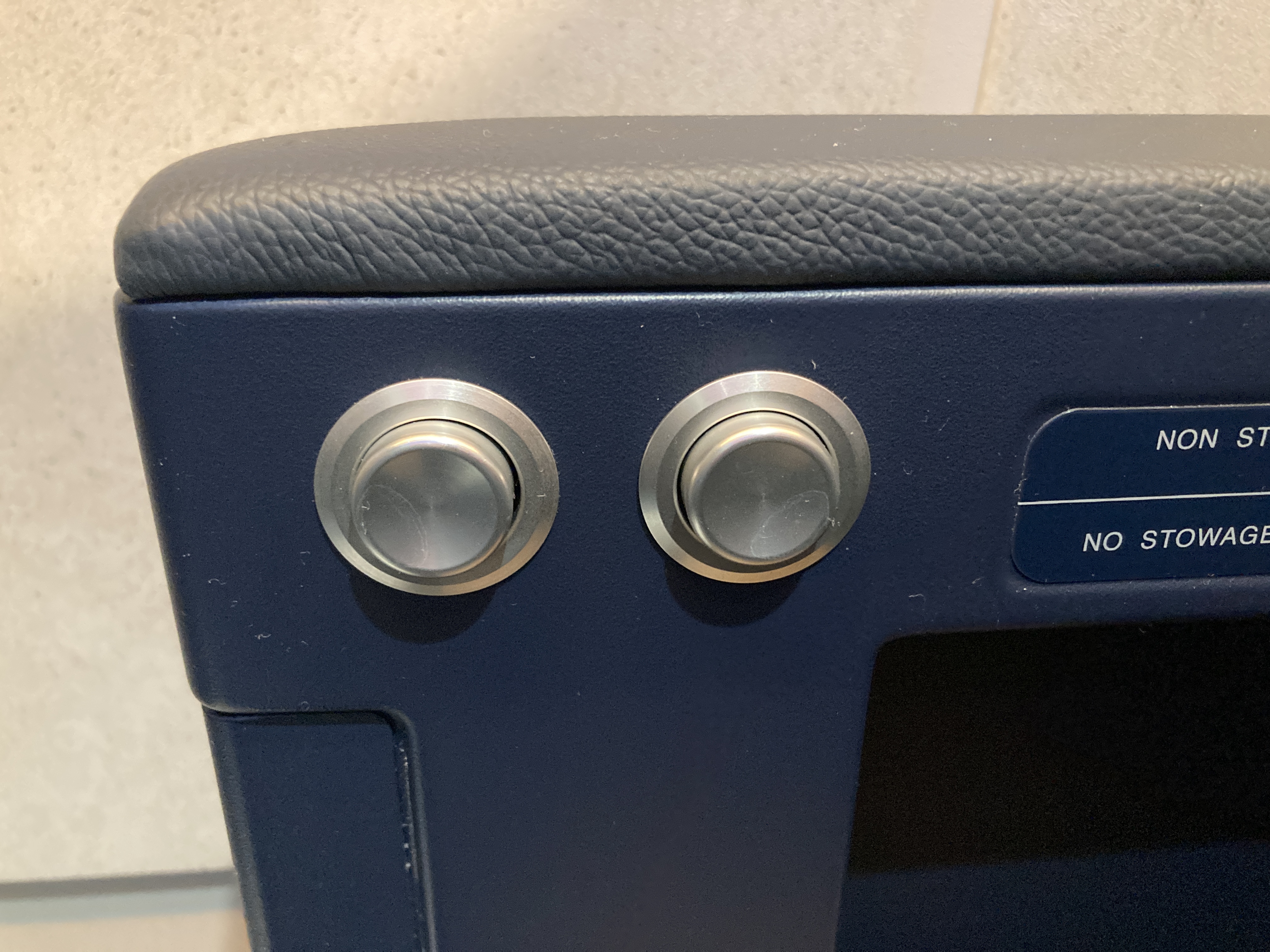 ITA premium economy seat controls GRU FCO ITA premium economy seat controls GRU FCO