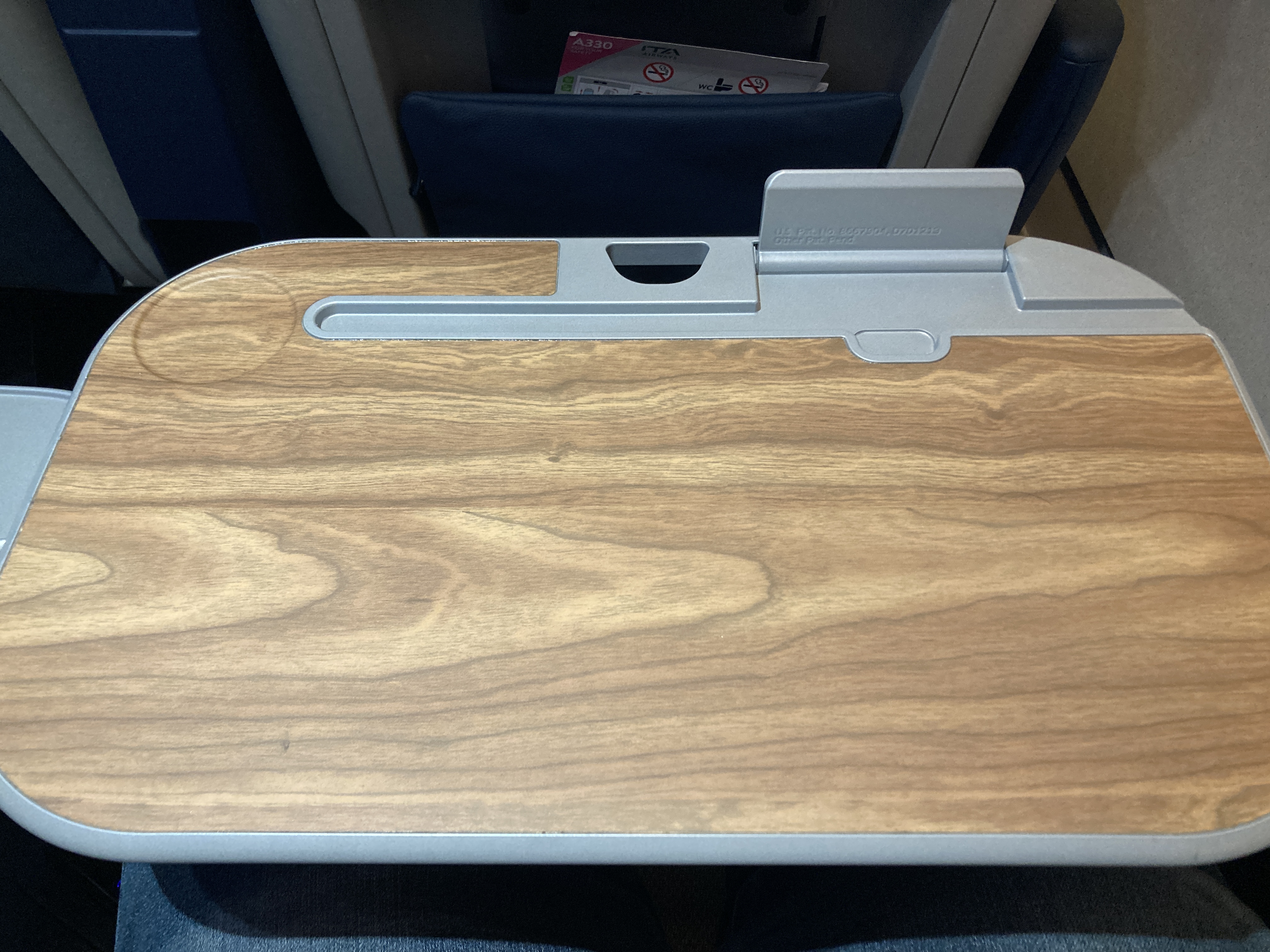 ITA premium economy tray table GRU FCO ITA premium economy tray table GRU FCO
