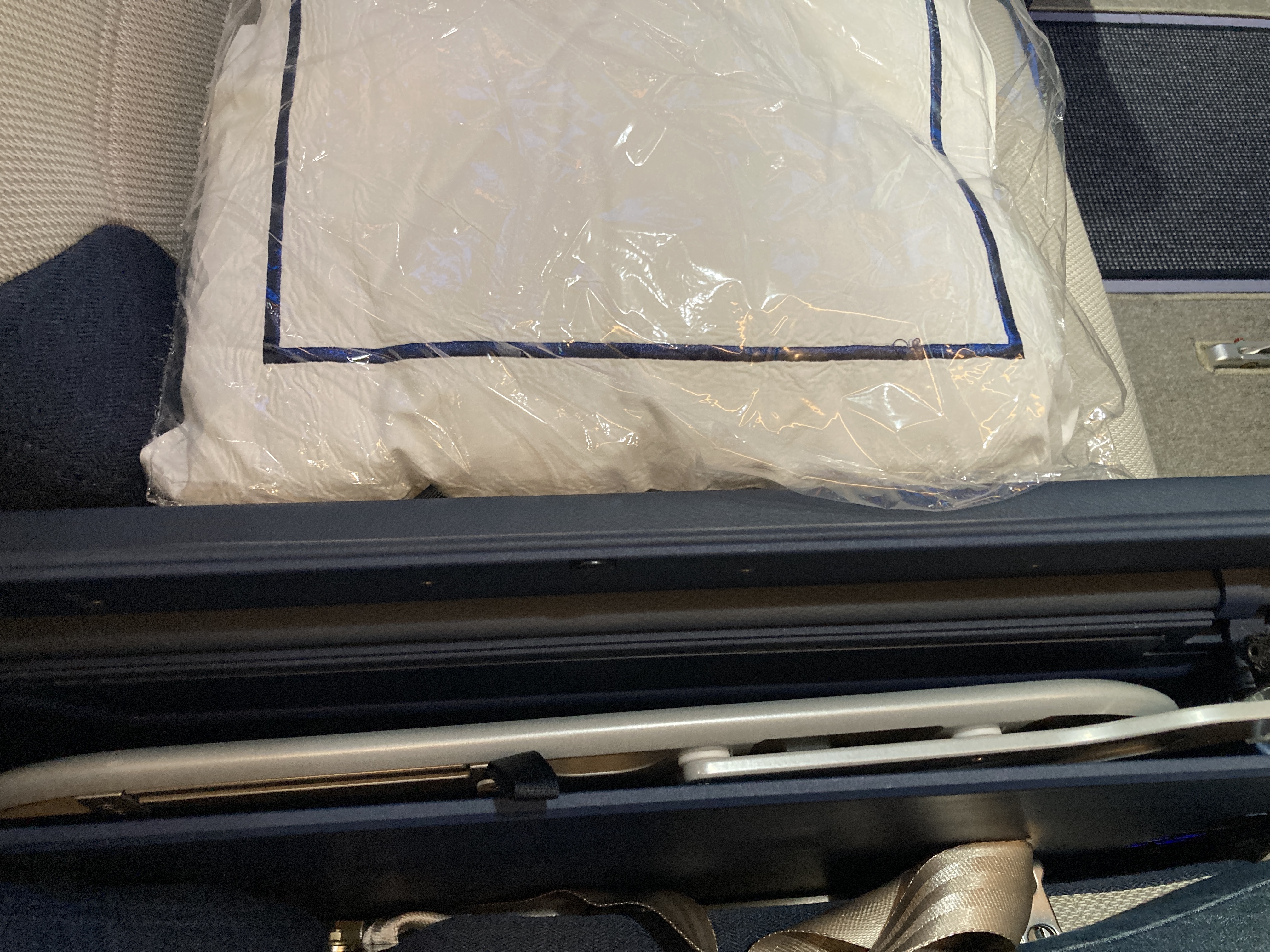 ITA premium economy tray table in arm rest GRU FCO ITA premium economy tray table in arm rest GRU FCO