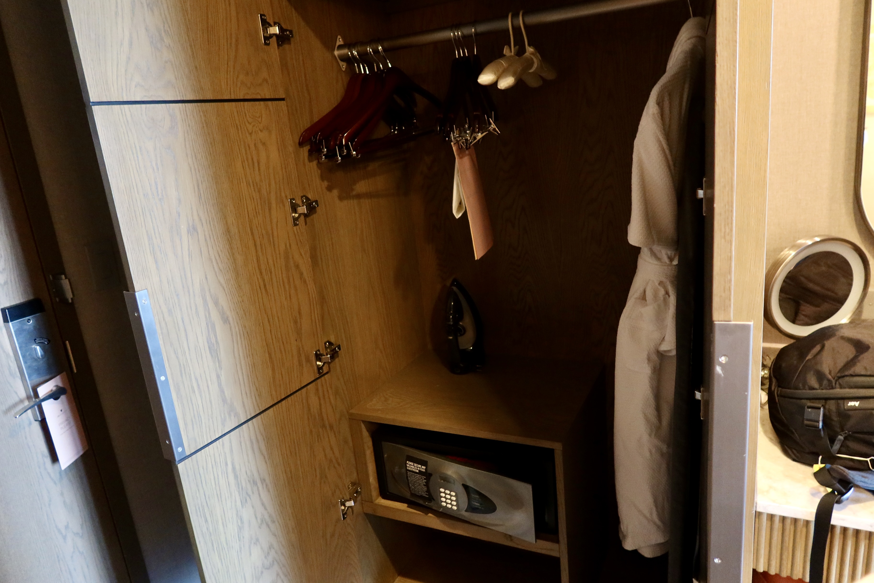 JW Marriott Charlotte Wardrobe