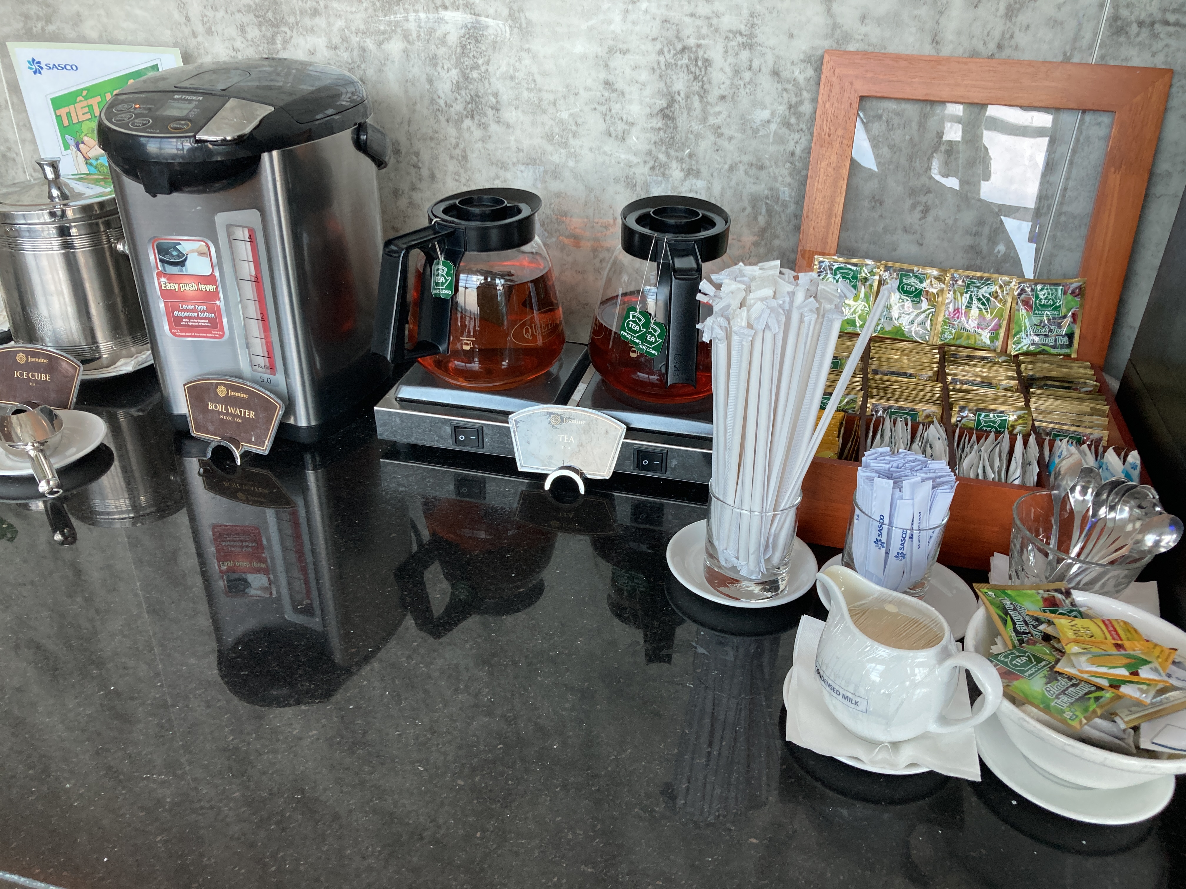 Jasmine Halal Lounge SGN tea