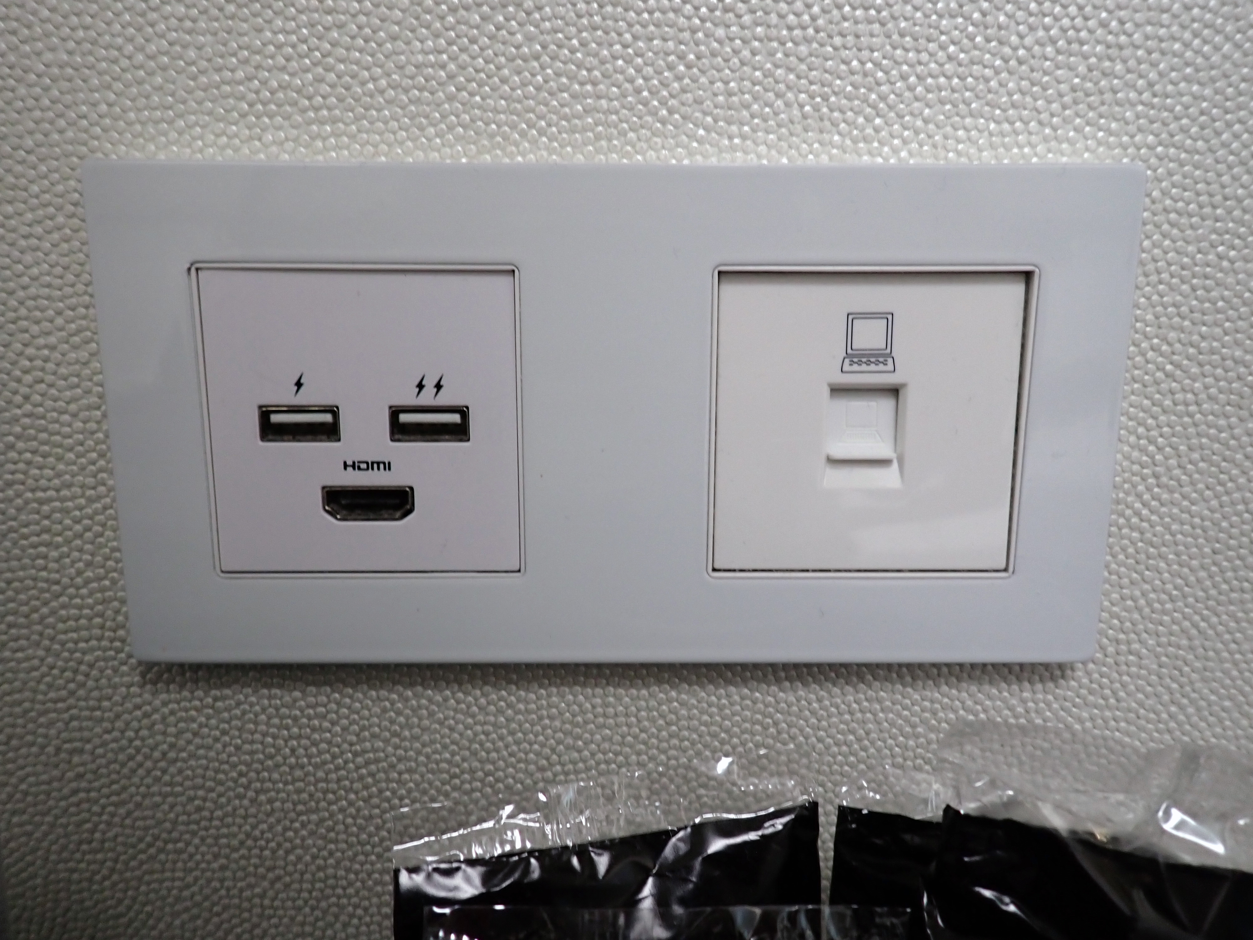 Le Mount Stephen USBs Ethernet Le Mount Stephen USBs Ethernet