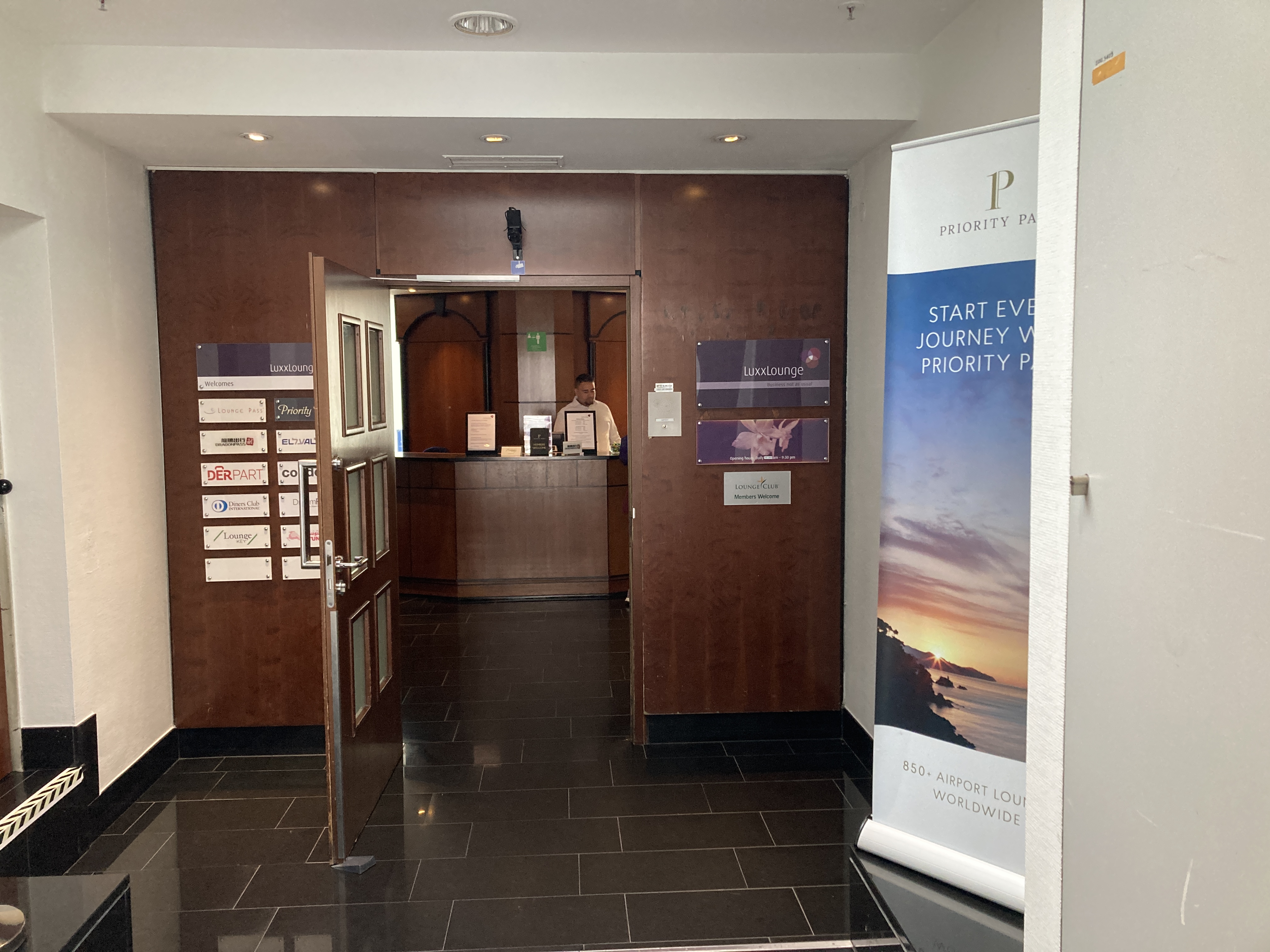 LuxxLounge Frankfurt FRA access LuxxLounge Frankfurt FRA access