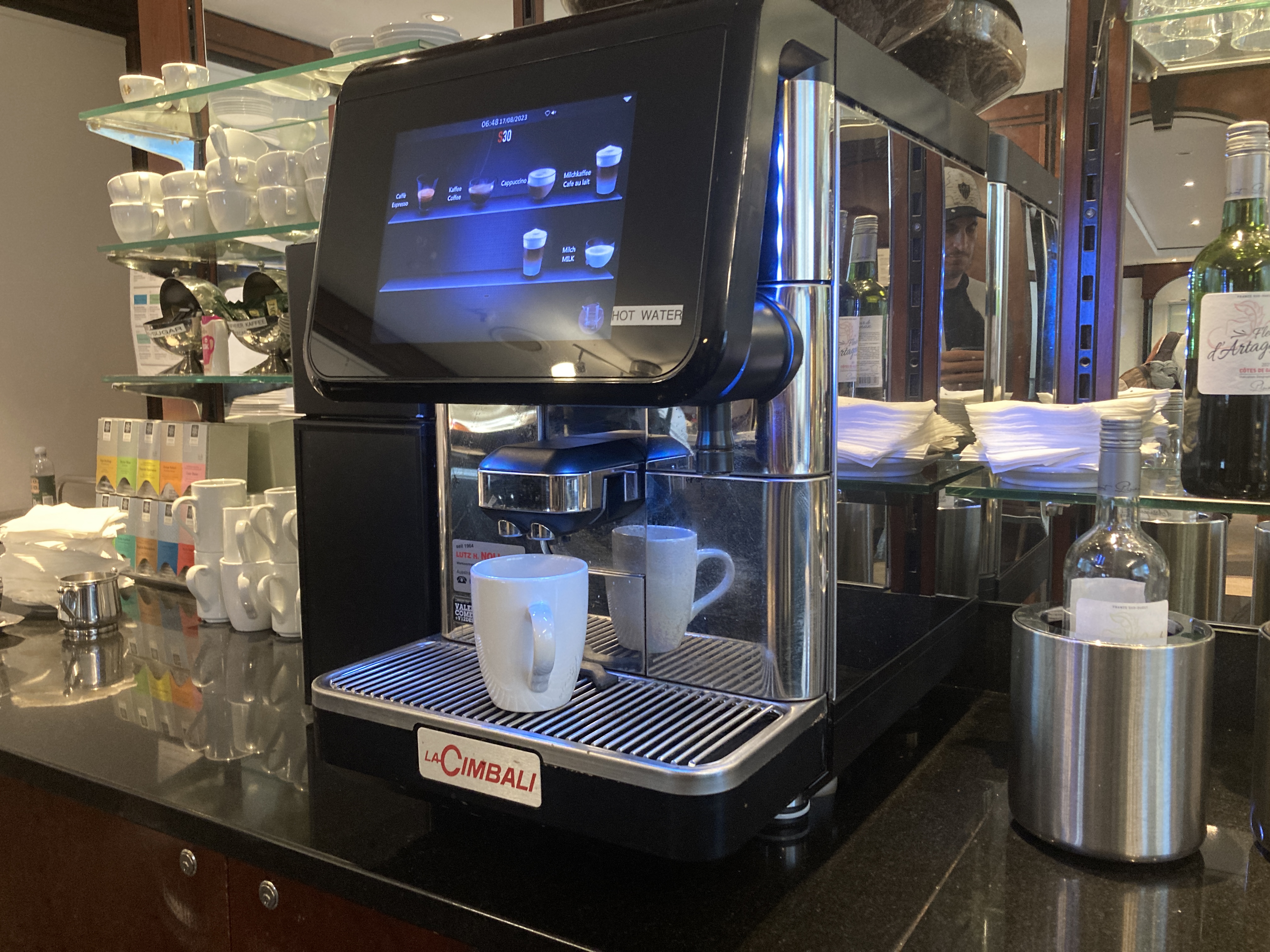 LuxxLounge Frankfurt FRA coffee machine LuxxLounge Frankfurt FRA coffee machine