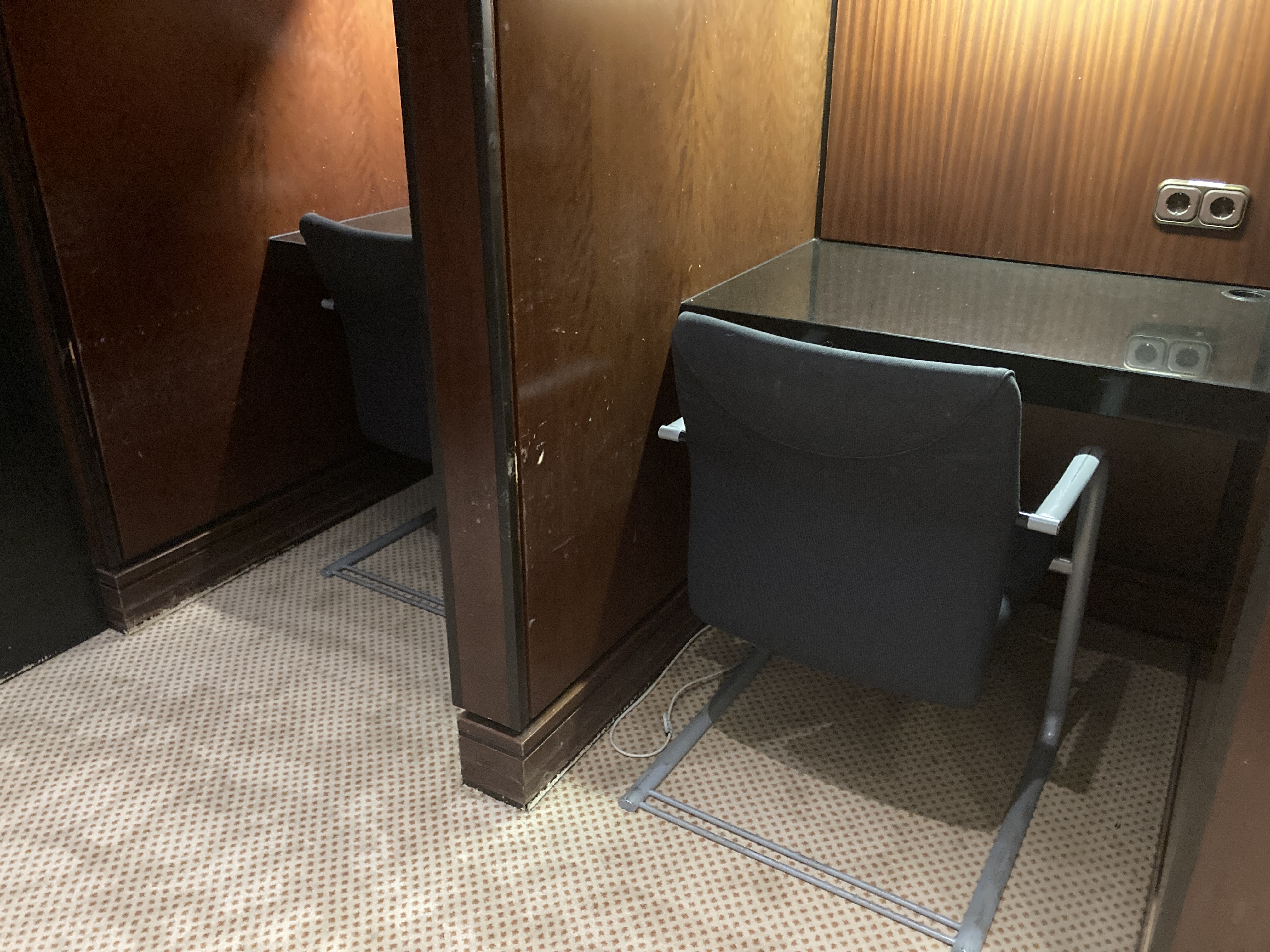 LuxxLounge Frankfurt FRA workstations