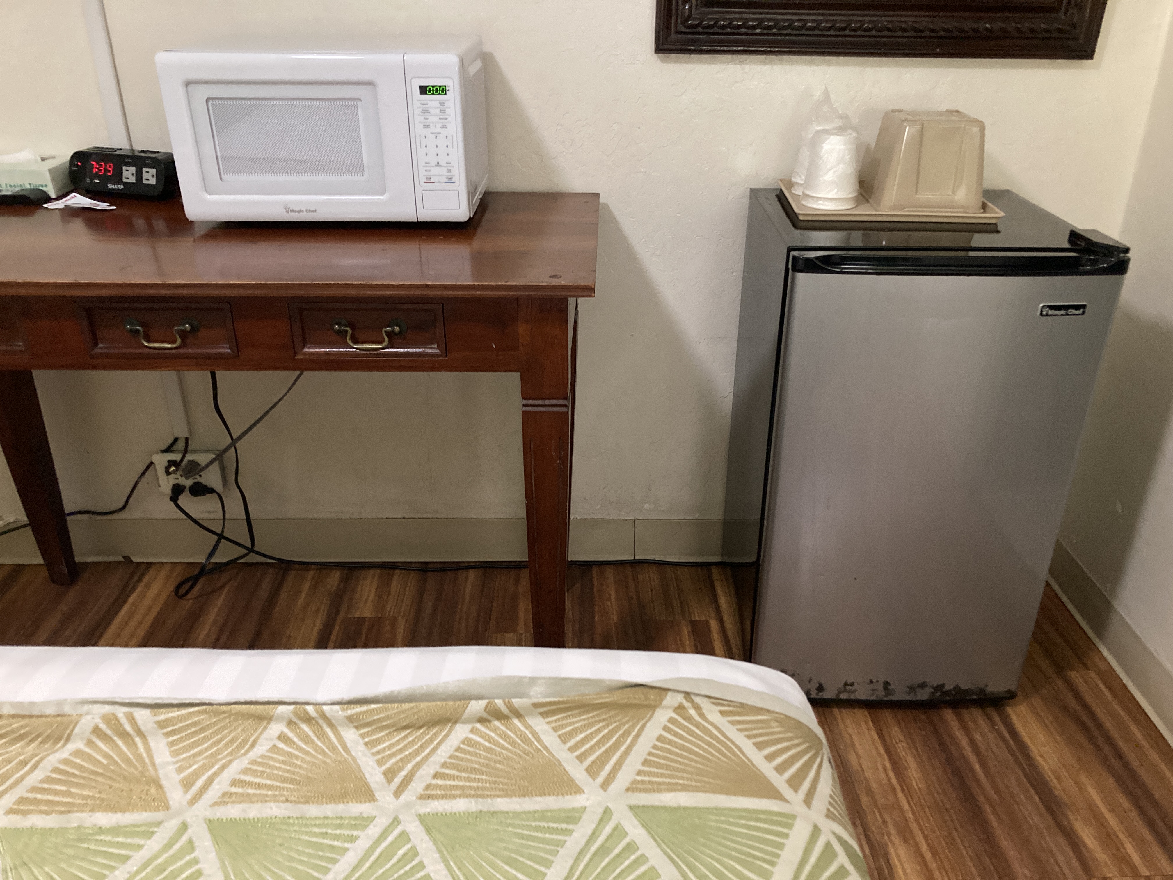 Pacific Marina Inn microwave and mini fridge
