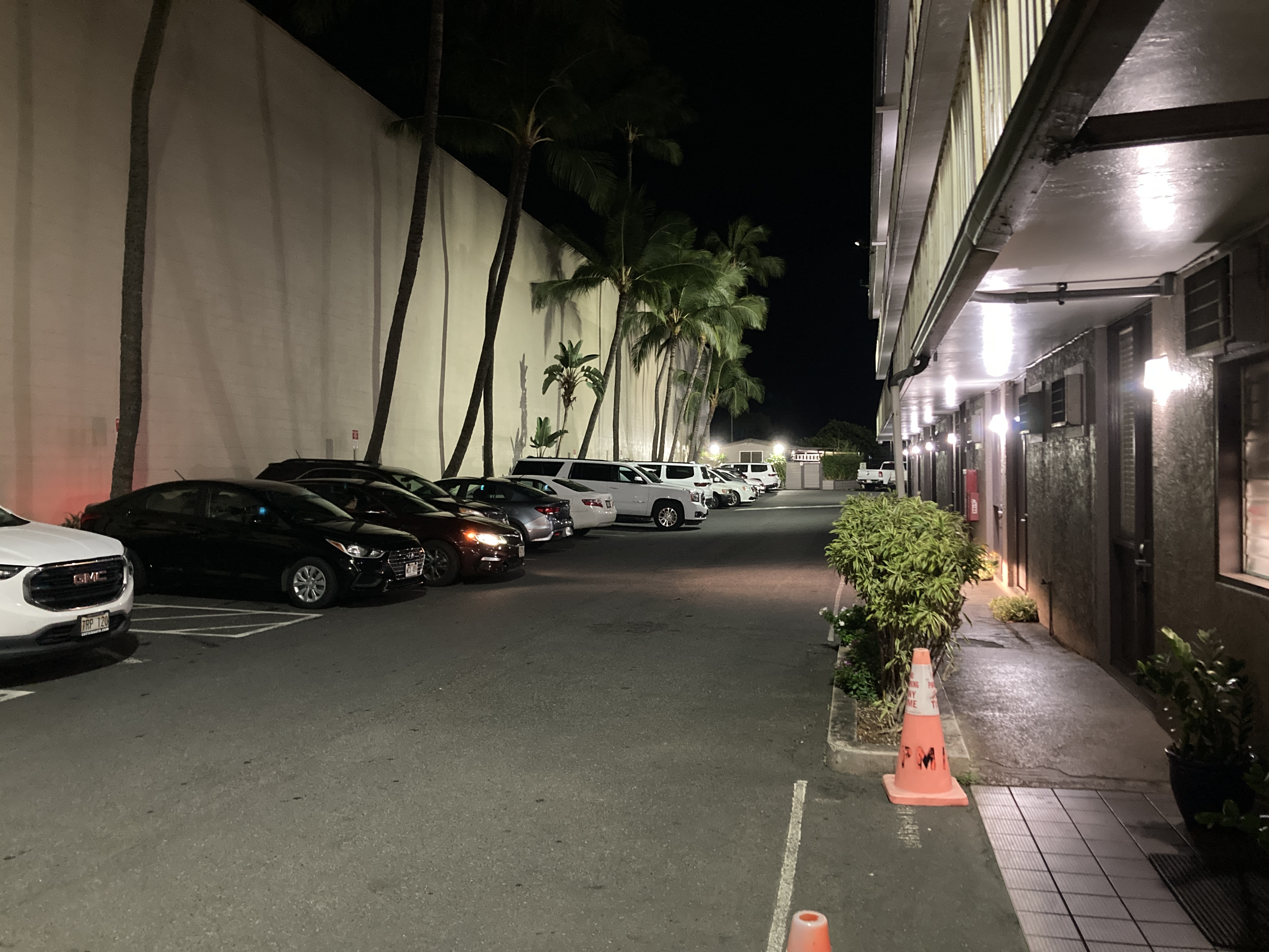 Pacific Marina Inn parking