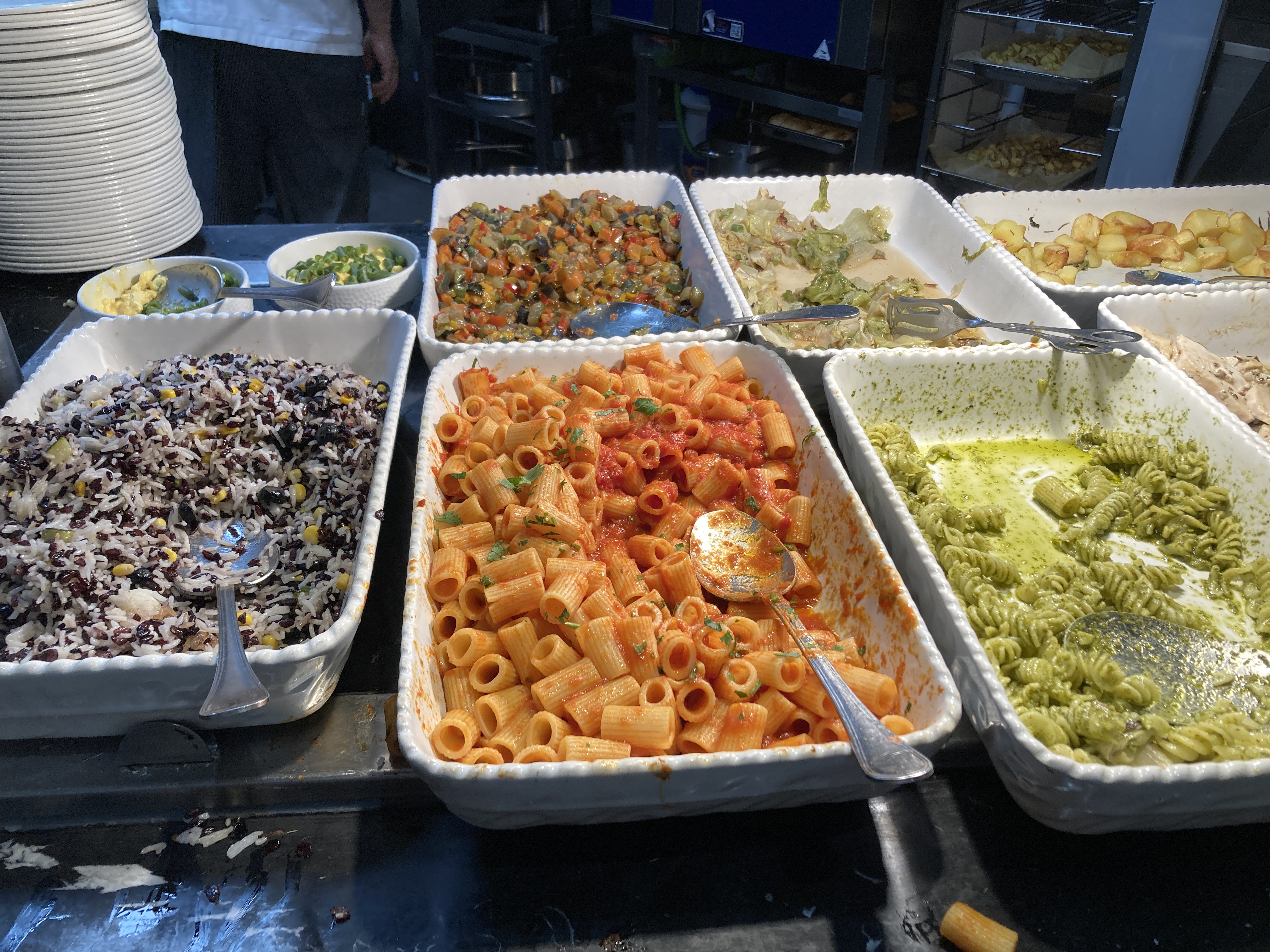 Plaza Premium Lounge Rome FCO hot food buffet