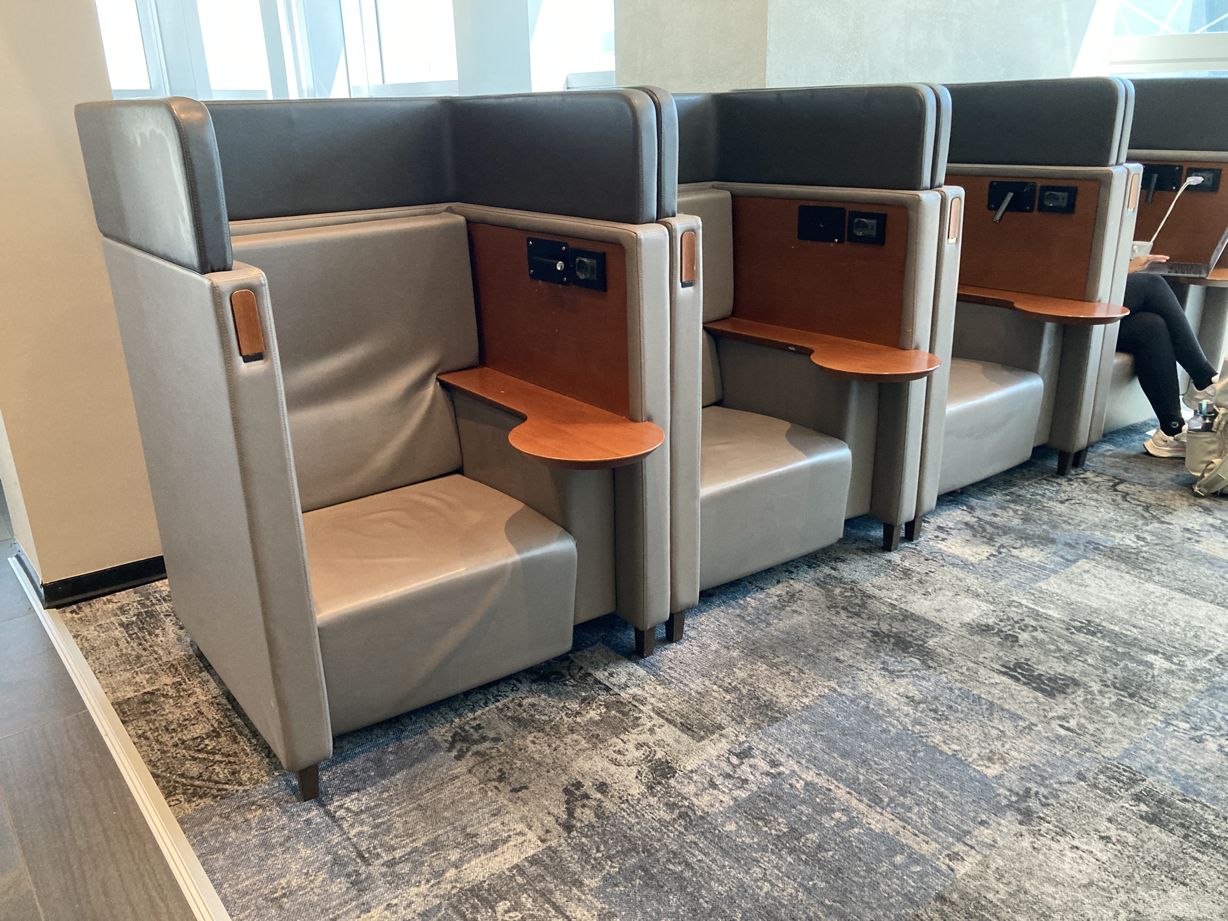 Plaza Premium Lounge Rome FCO work booths
