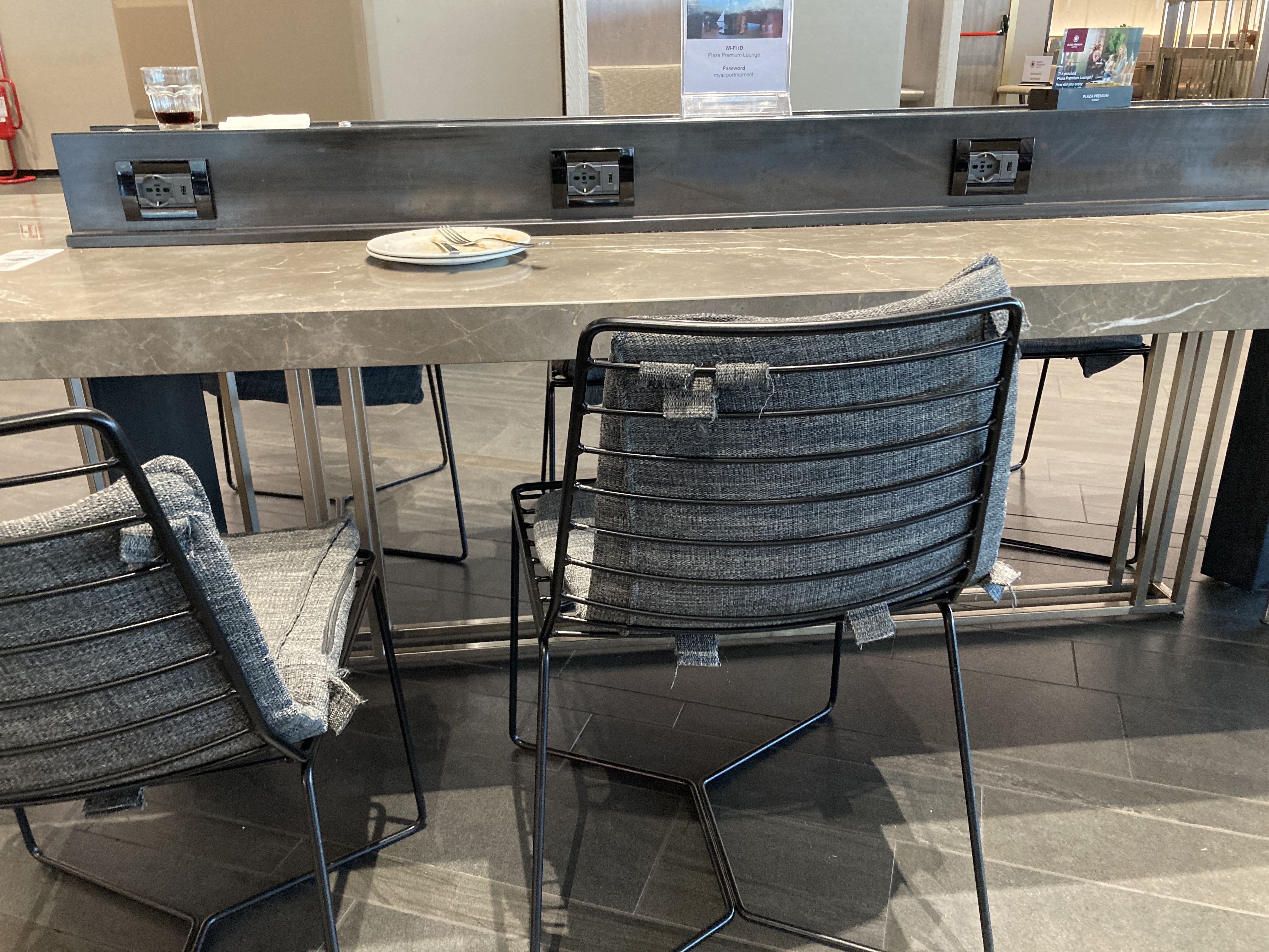 Plaza Premium Lounge Rome FCO work tables