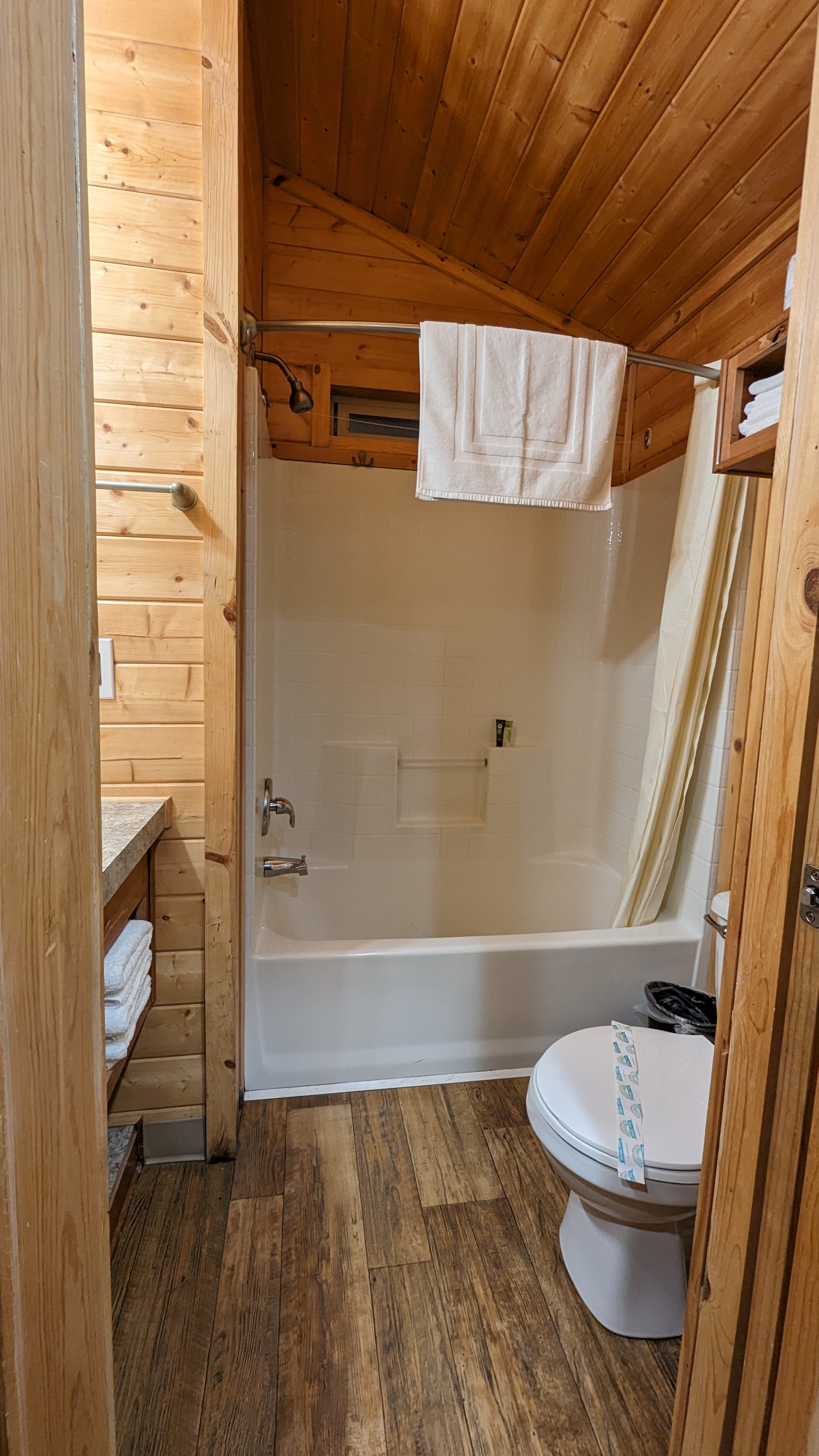 Thousand Trails Yosemite Lakes Cottage Bathroom