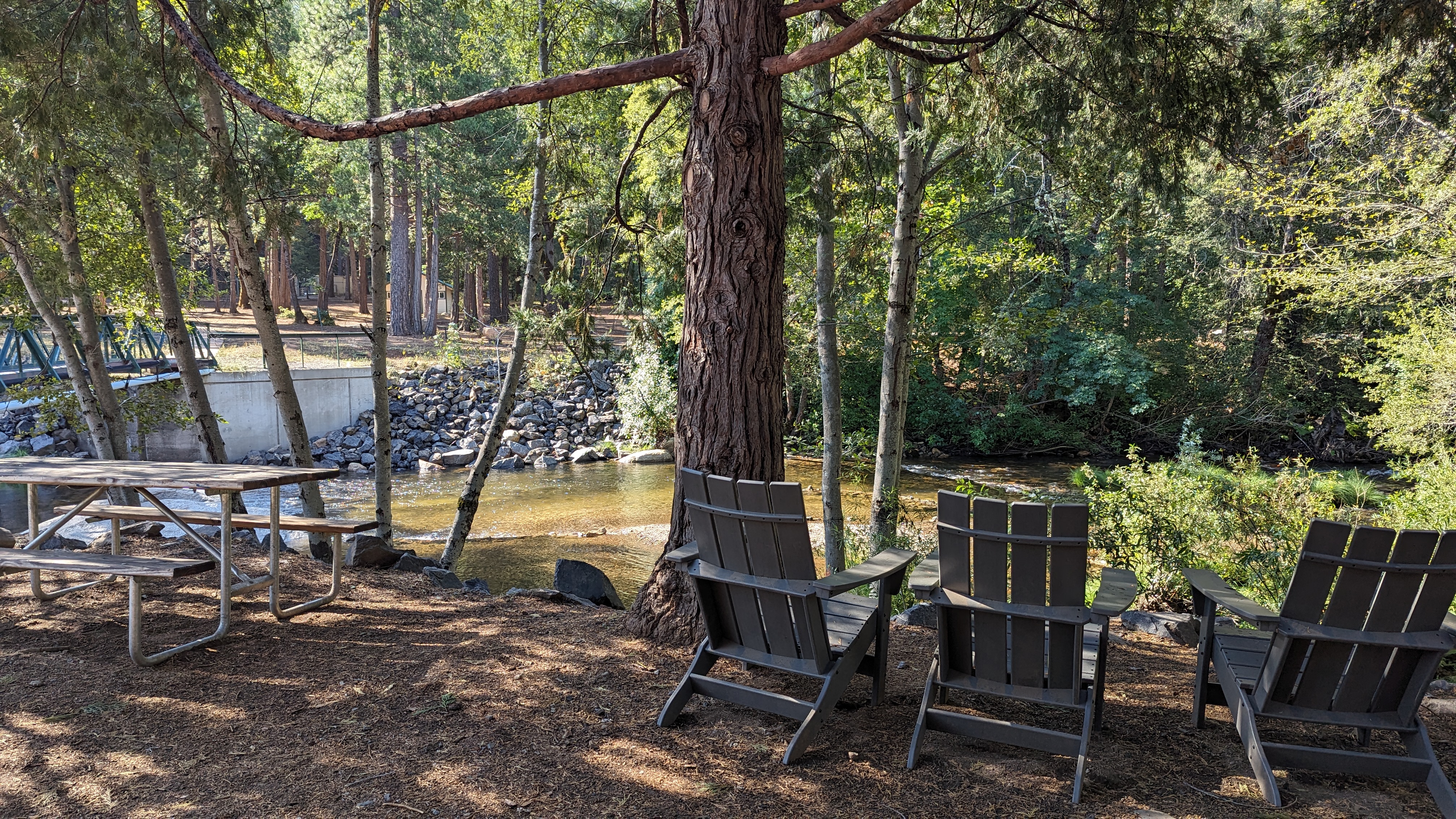 Thousand Trails Yosemite Lakes amenities creek picnic area