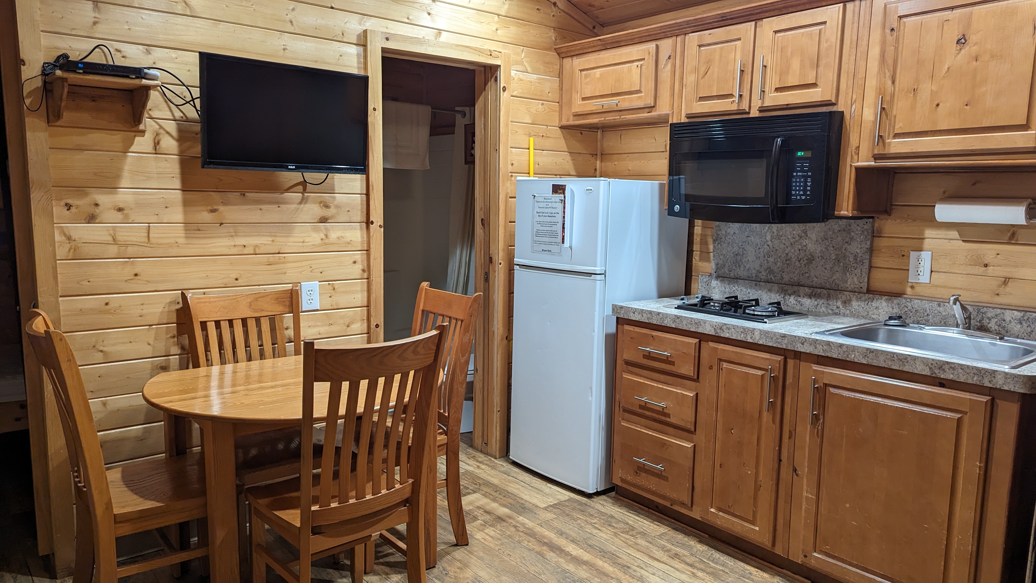 Thousand Trails Yosemite Lakes cabin dining room