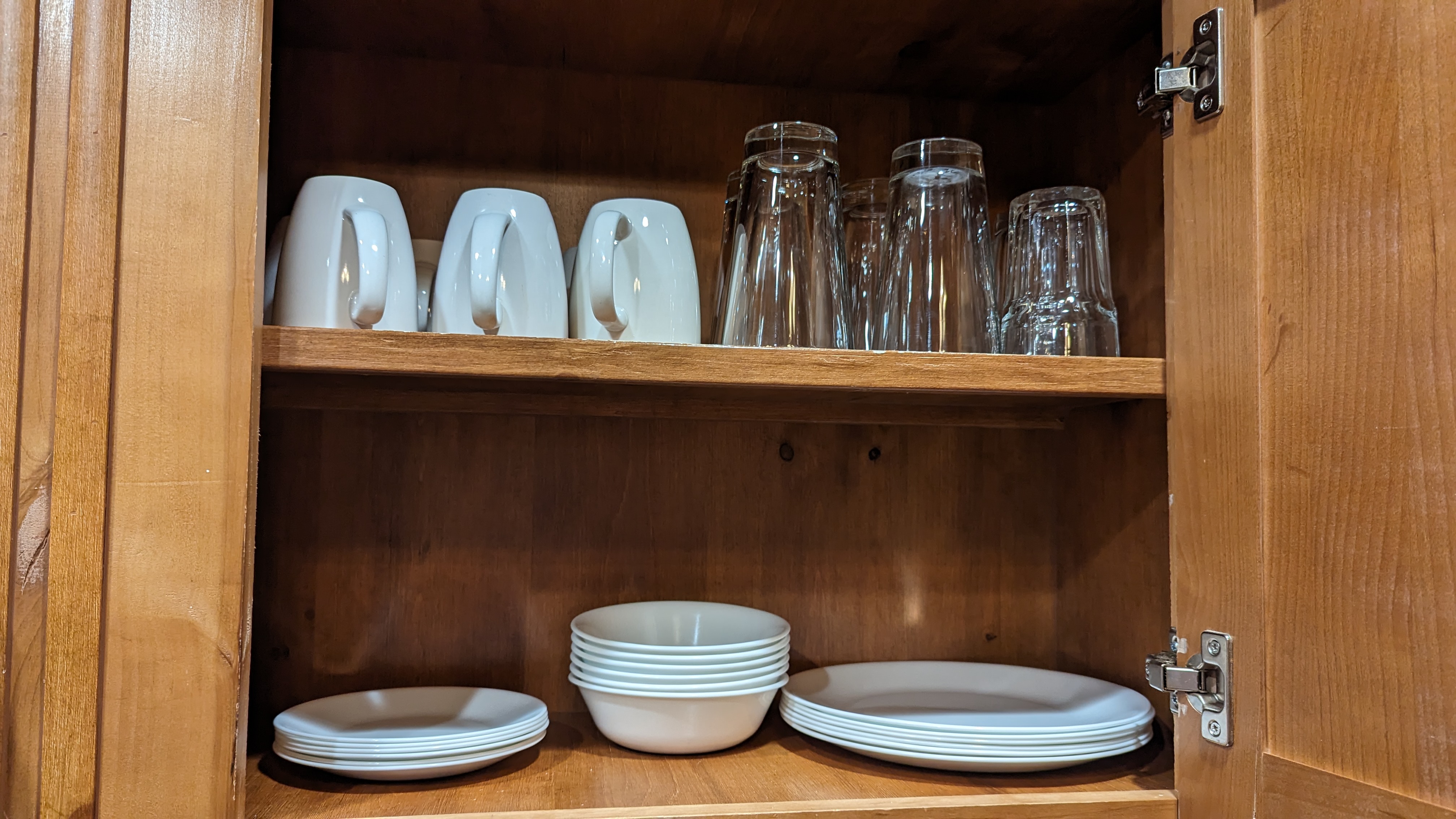 Thousand Trails Yosemite Lakes cabin dishes