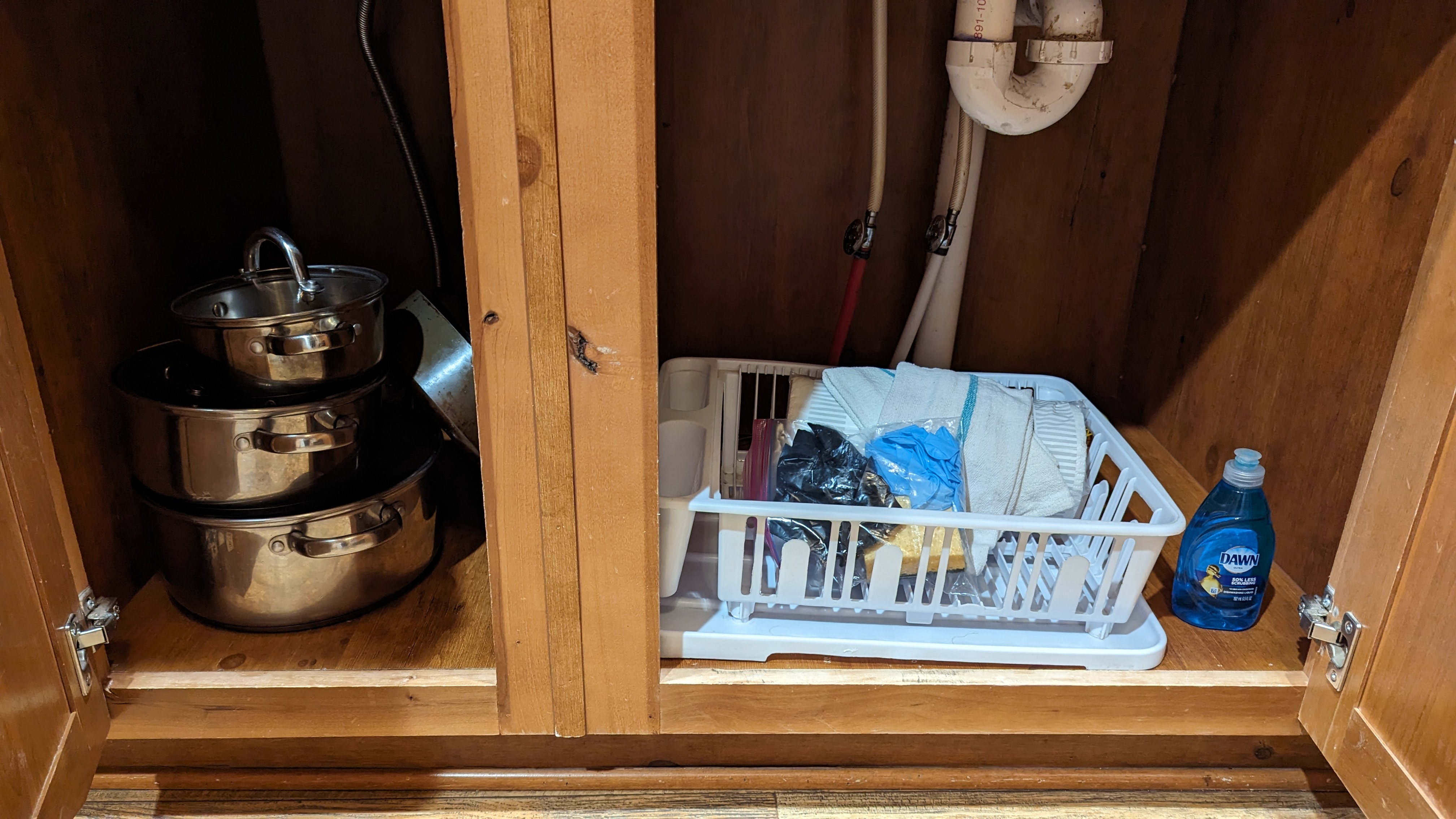 Thousand Trails Yosemite Lakes cabin kitchen pots and pans and cleaning