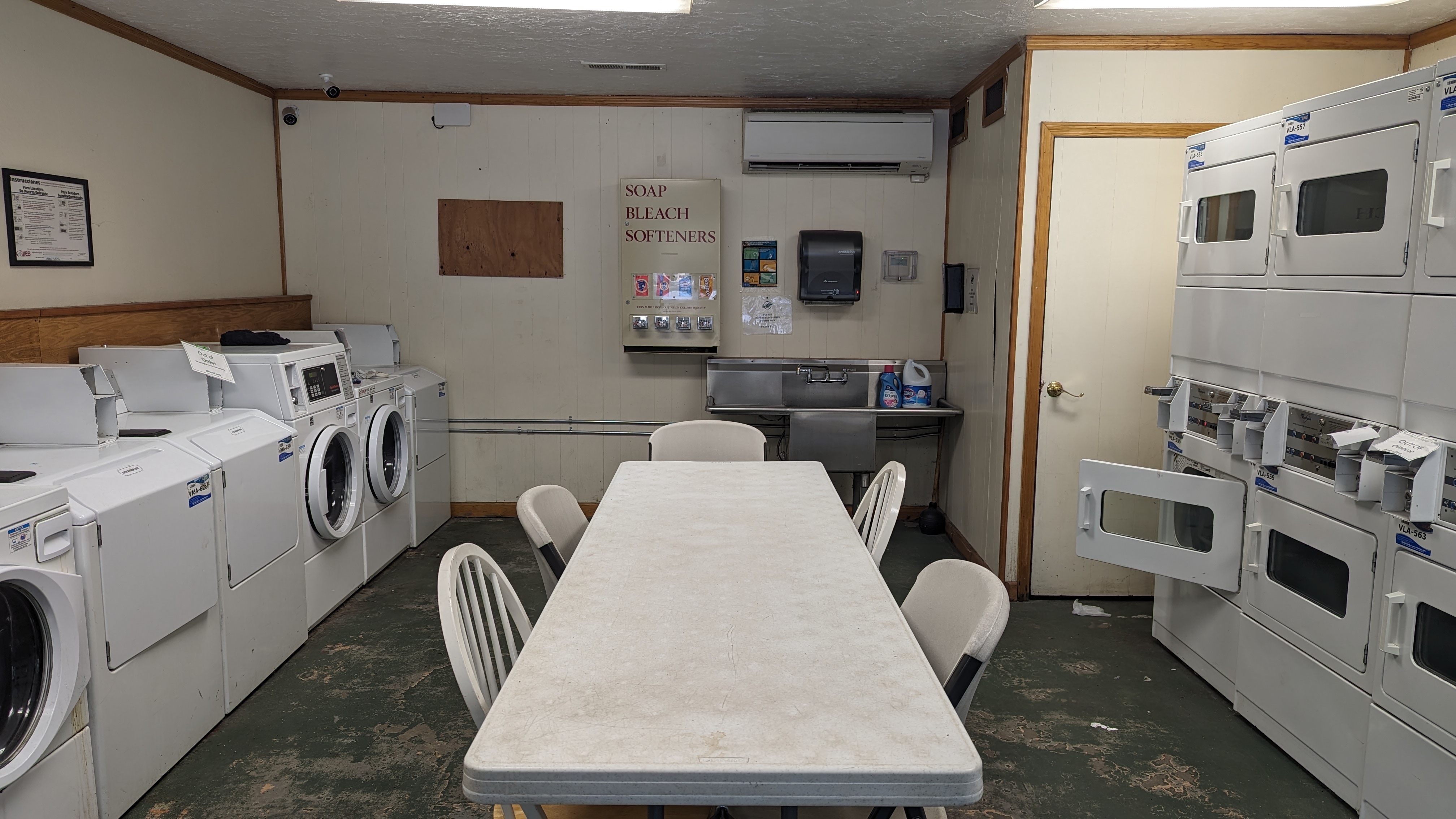 Thousand Trails Yosemite Lakes laundry