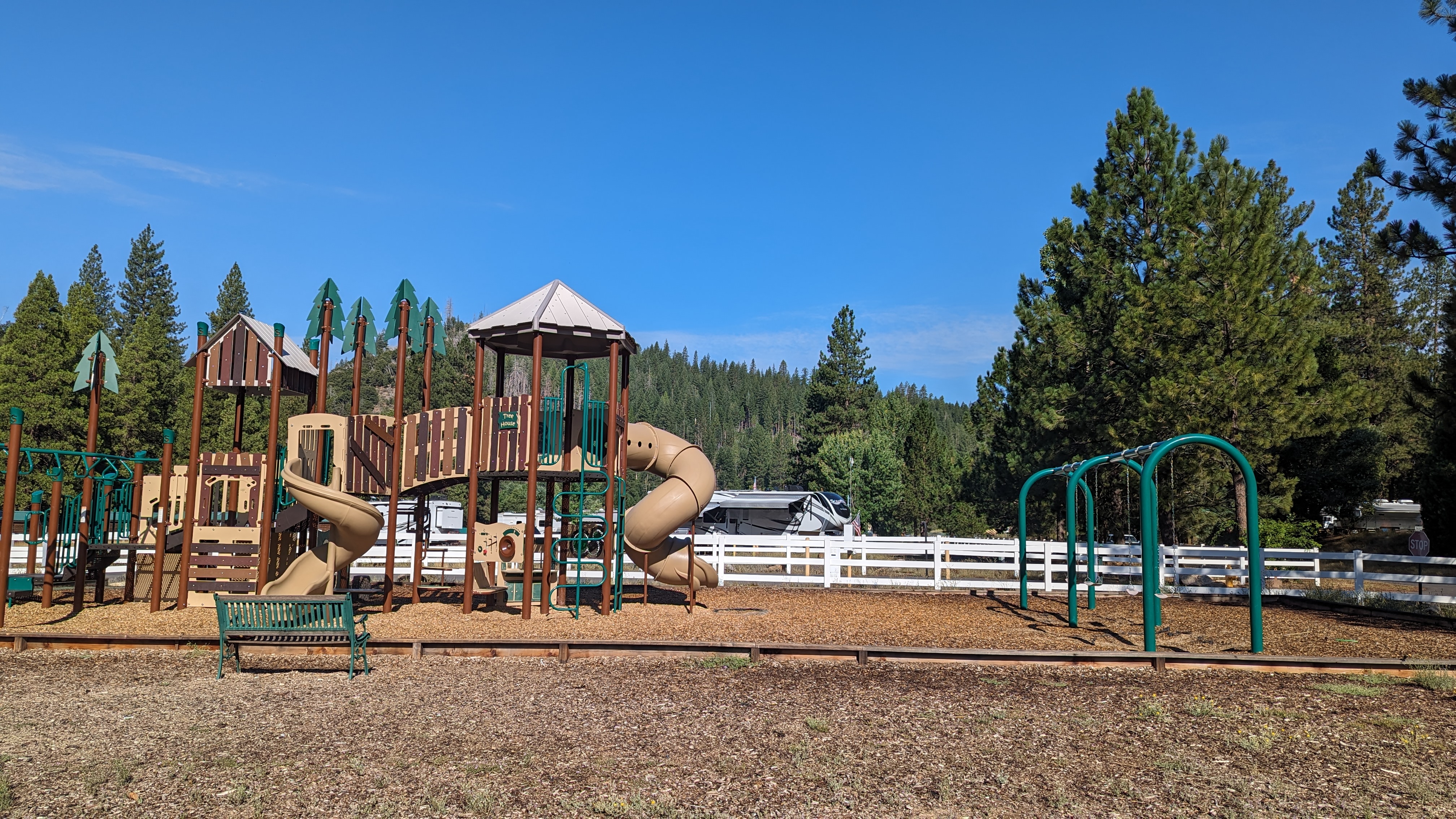 Thousand Trails Yosemite Lakes playground