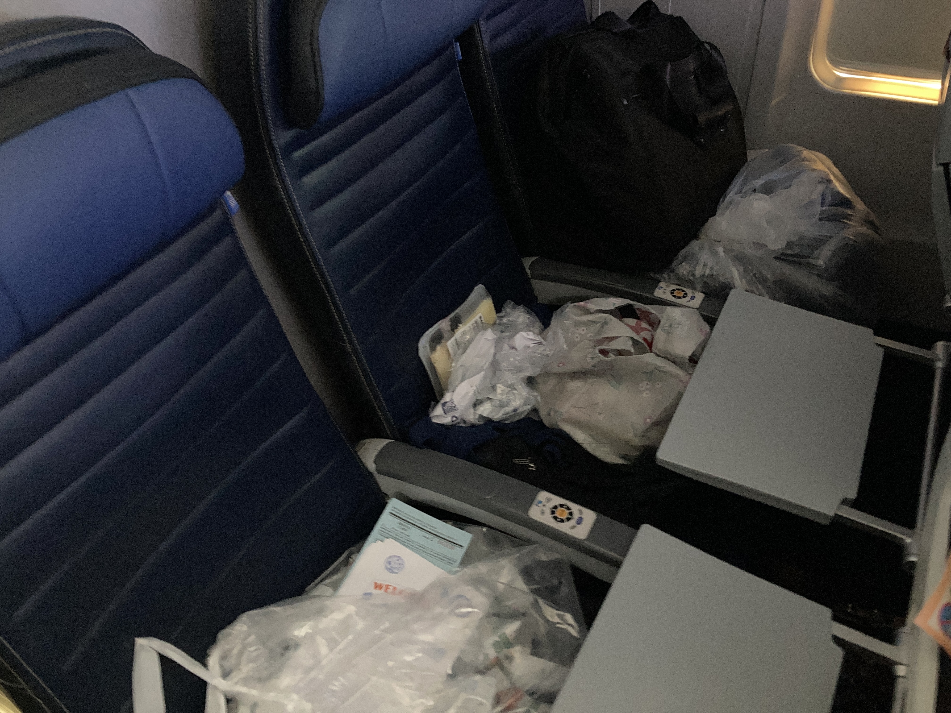 United B737 800 Island Hopper HNL PNI blocked seats last row