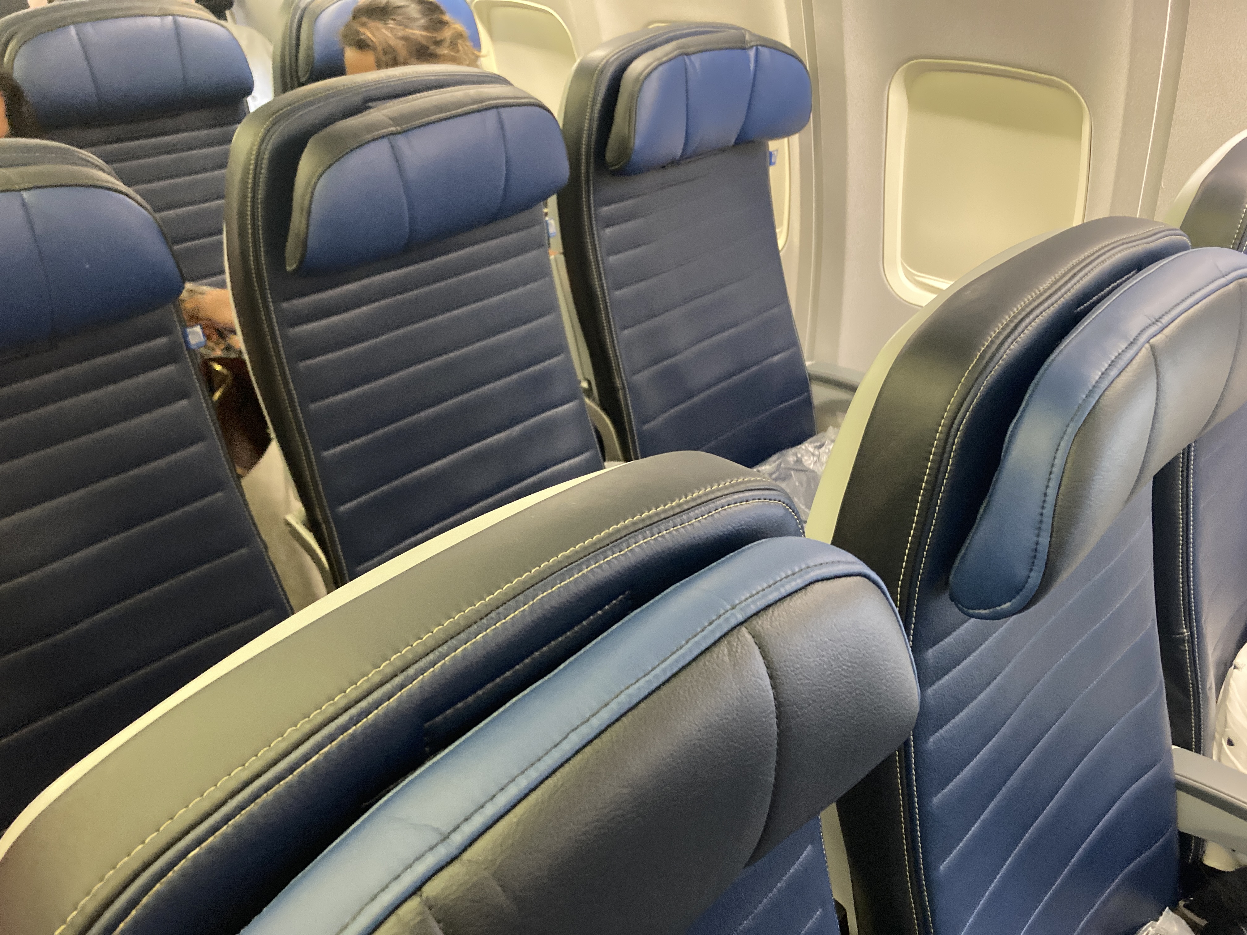 United B737 800 Island Hopper HNL PNI seats