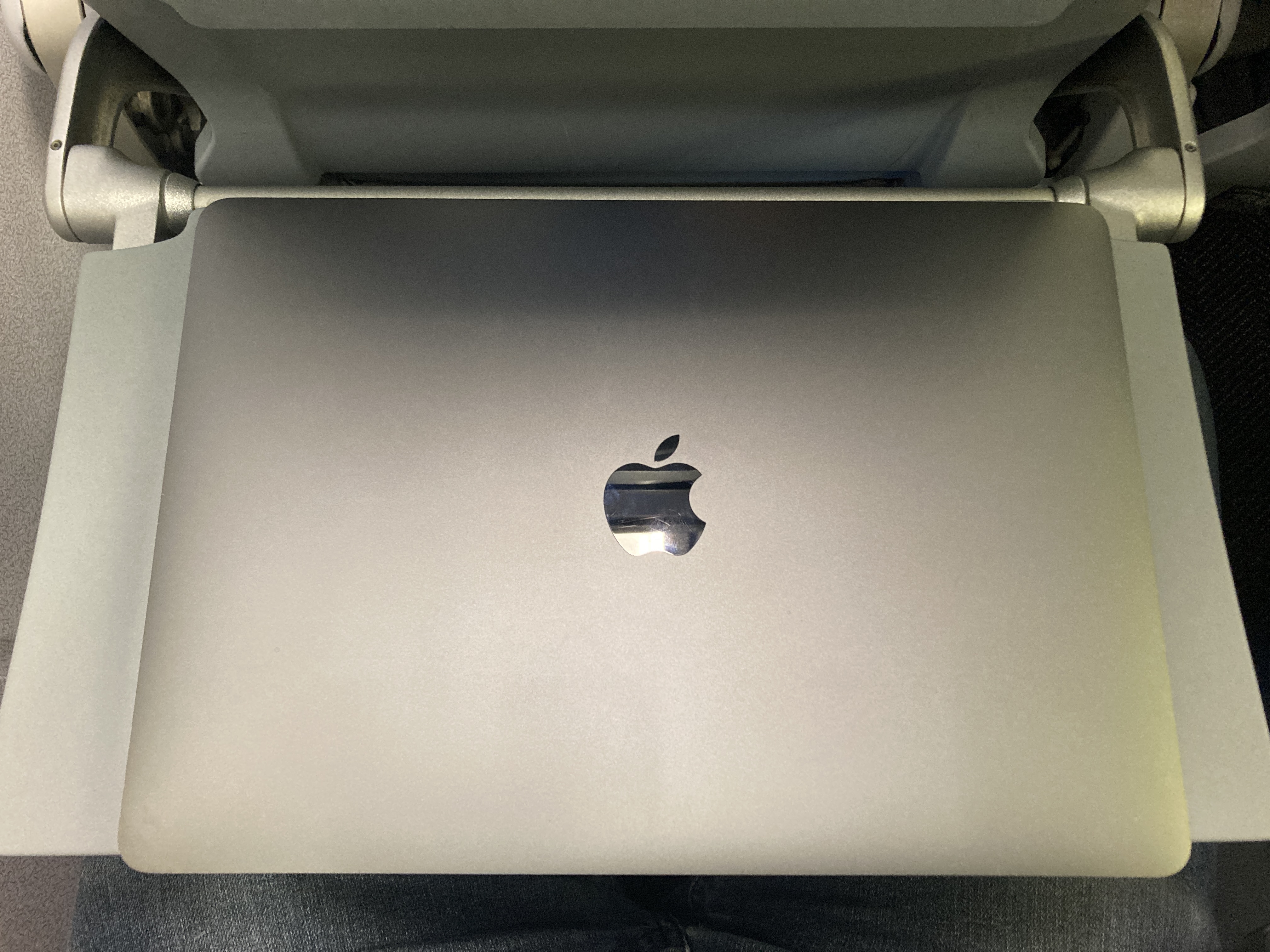 United B737 800 Island Hopper HNL PNI tray table with laptop