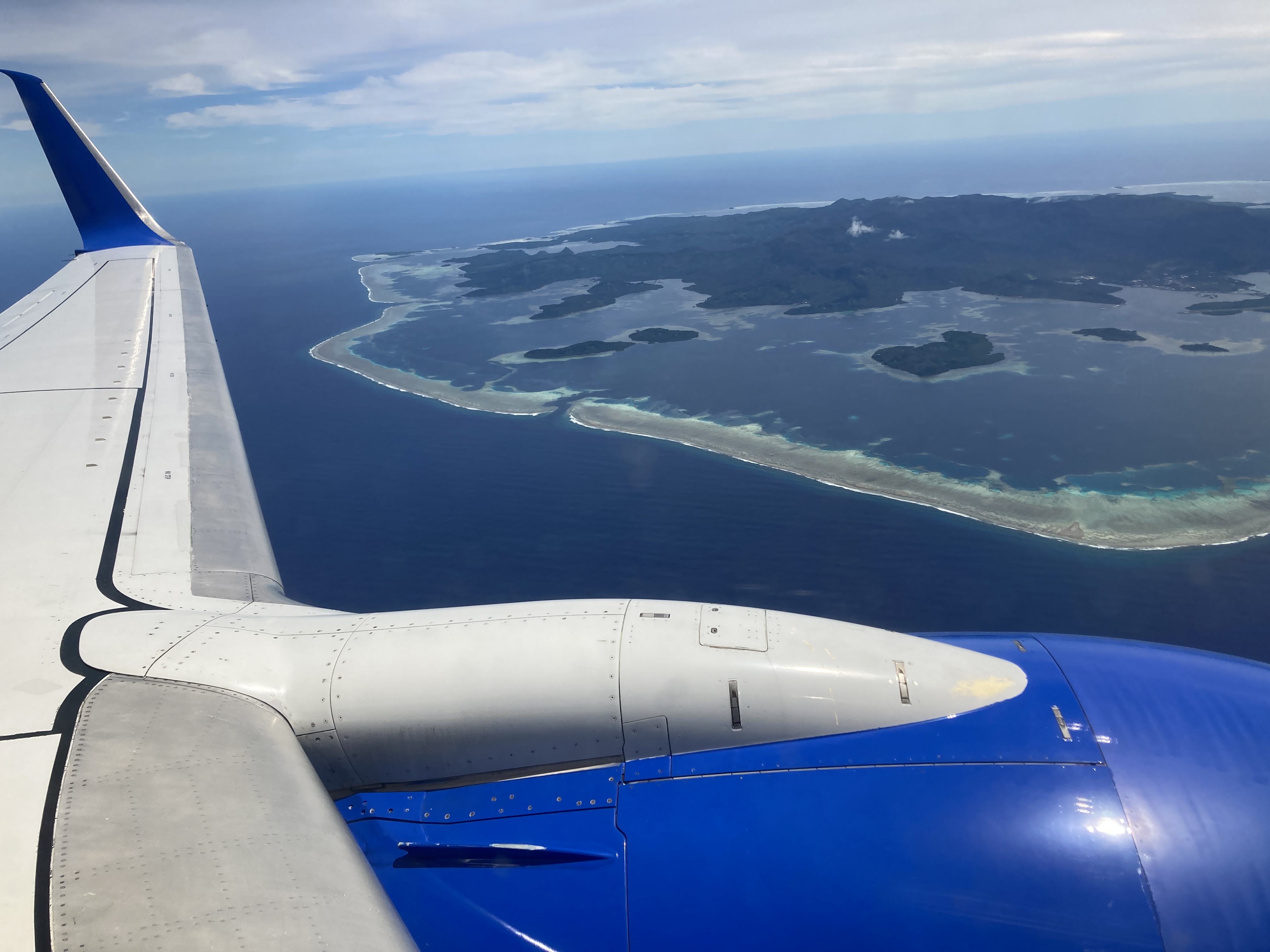 United B737 800 Island Hopper HNL PNI view of island from window