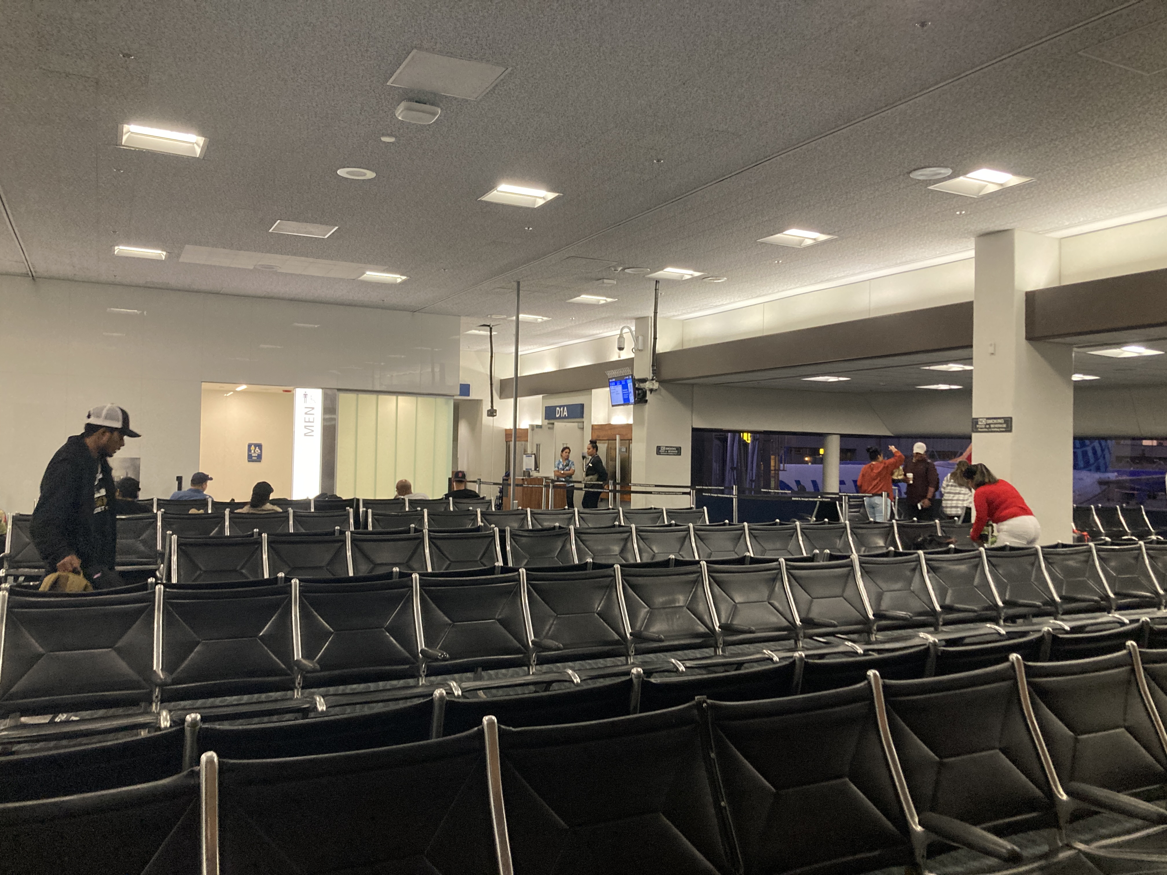 United B737 800 Island Hopper HNL PNI waiting lounge