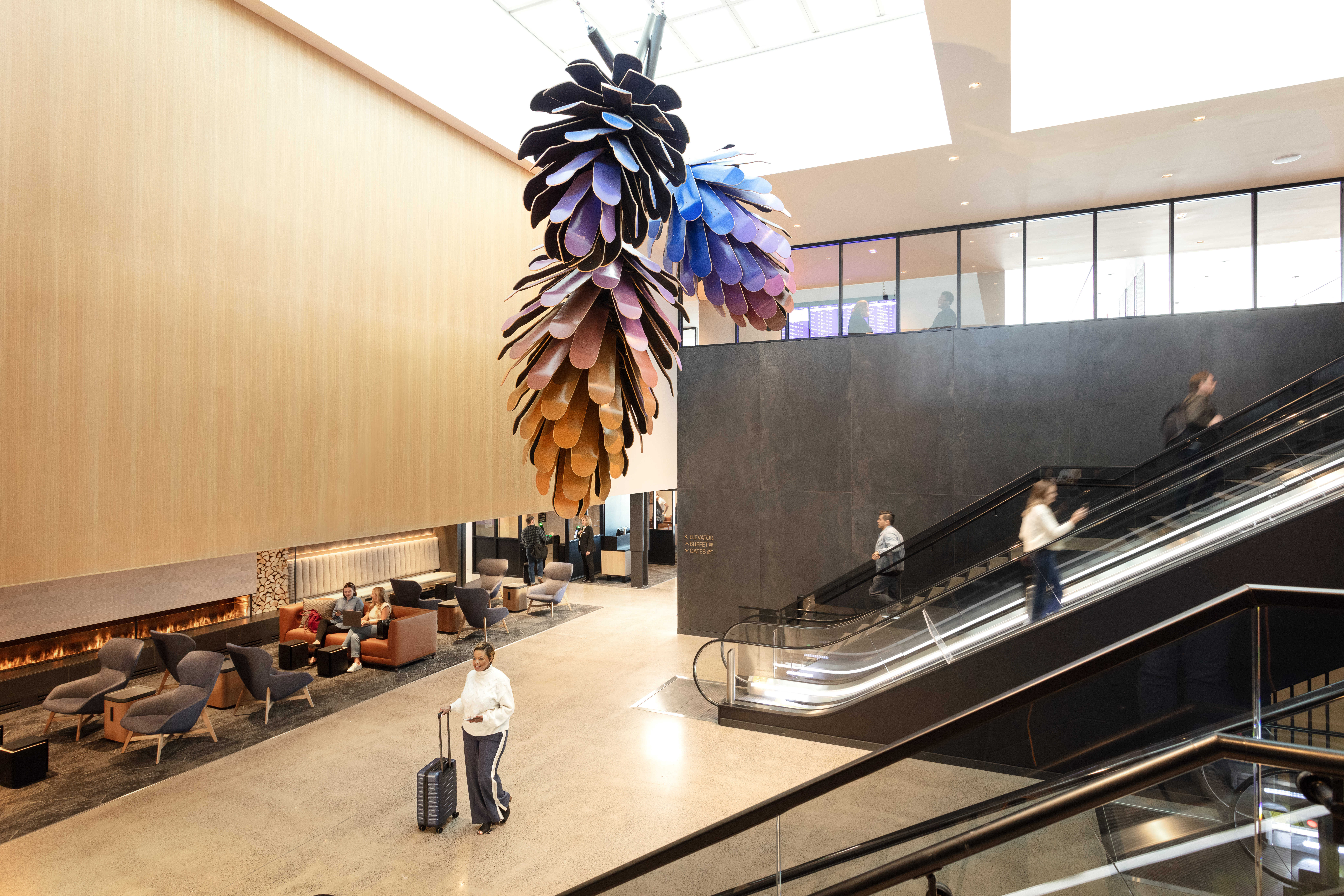United Club DEN B East Entry