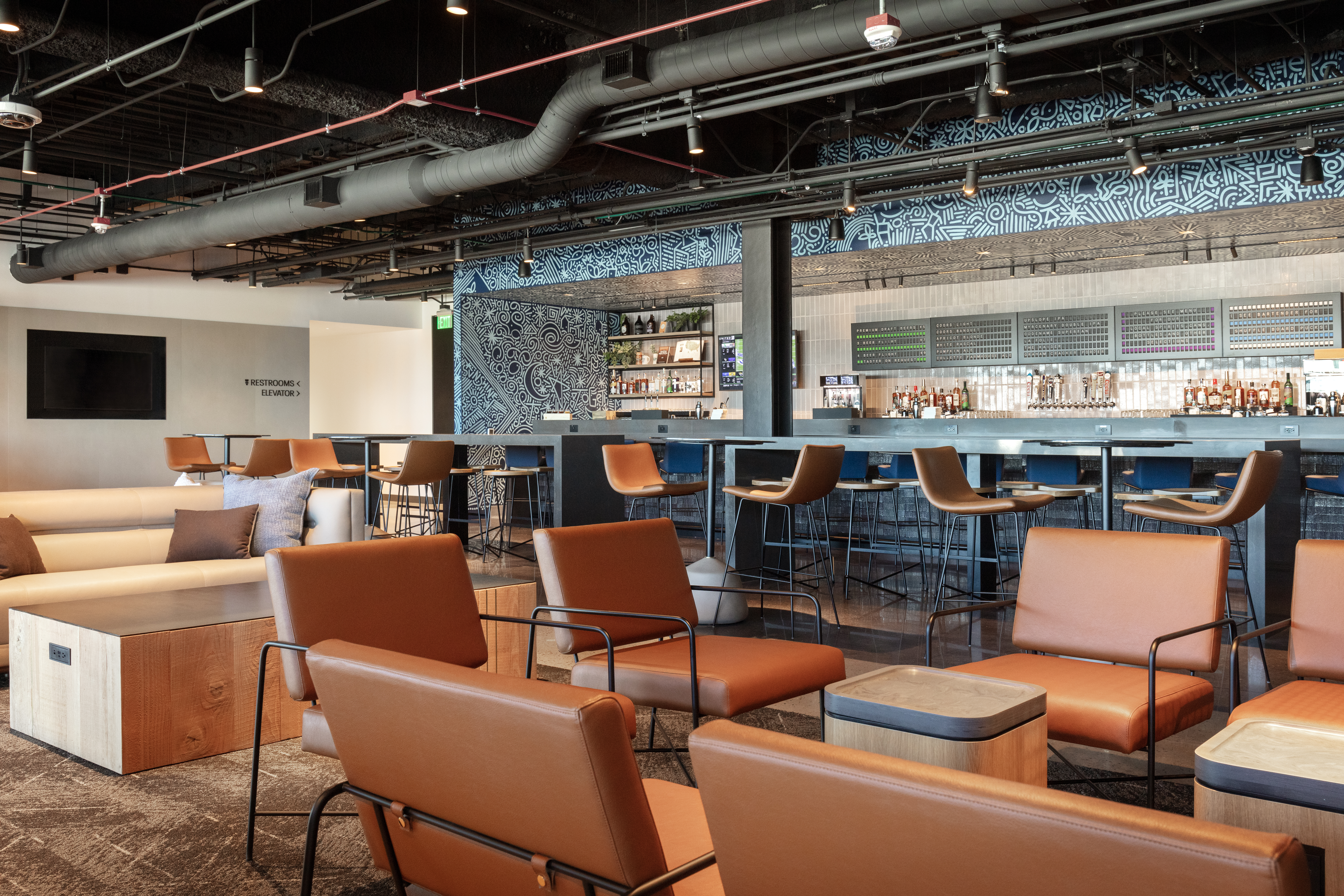United Club DEN B East Feature Bar Seating
