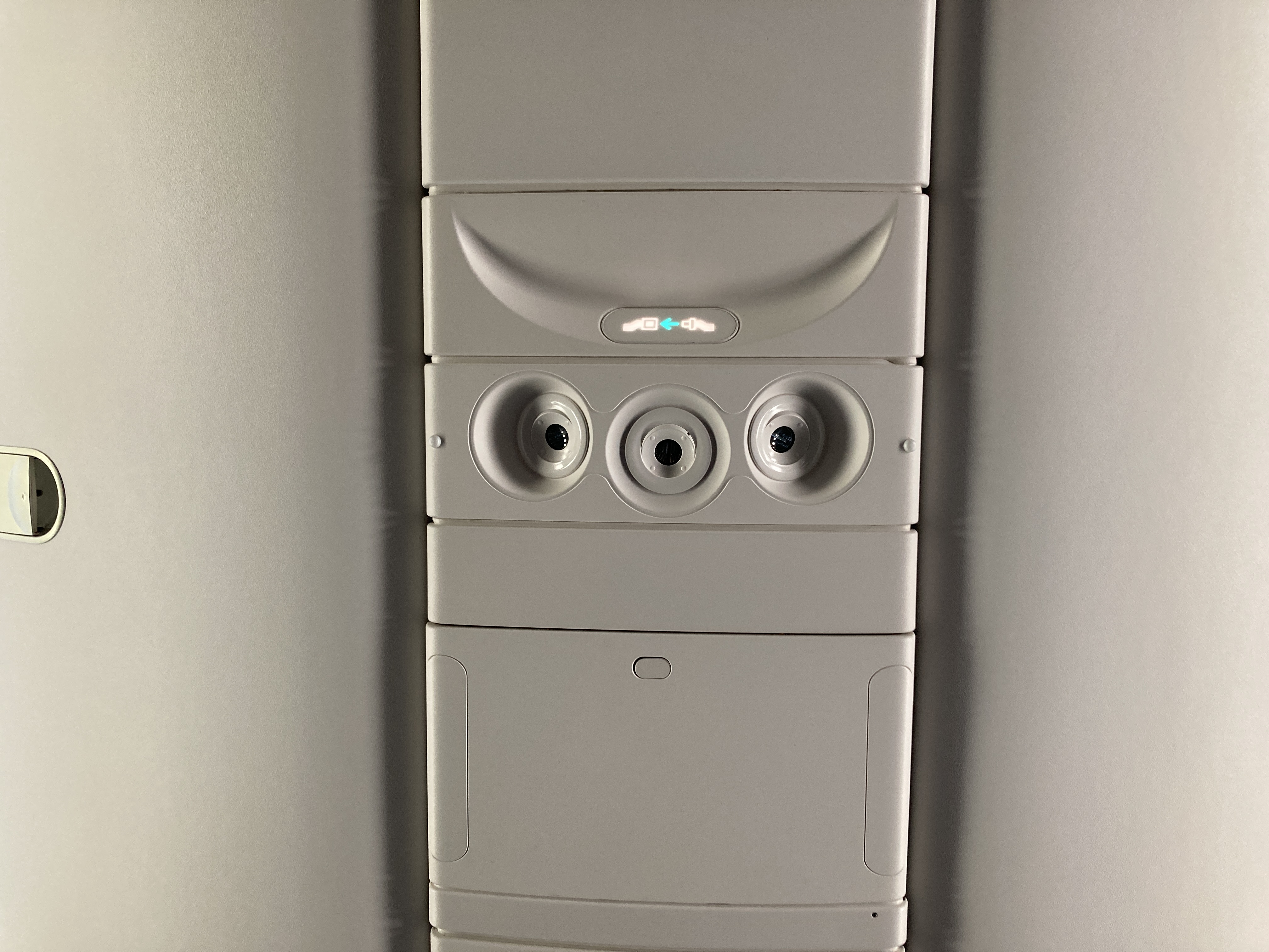 ANA premium economy Boeing 787 overhead lights