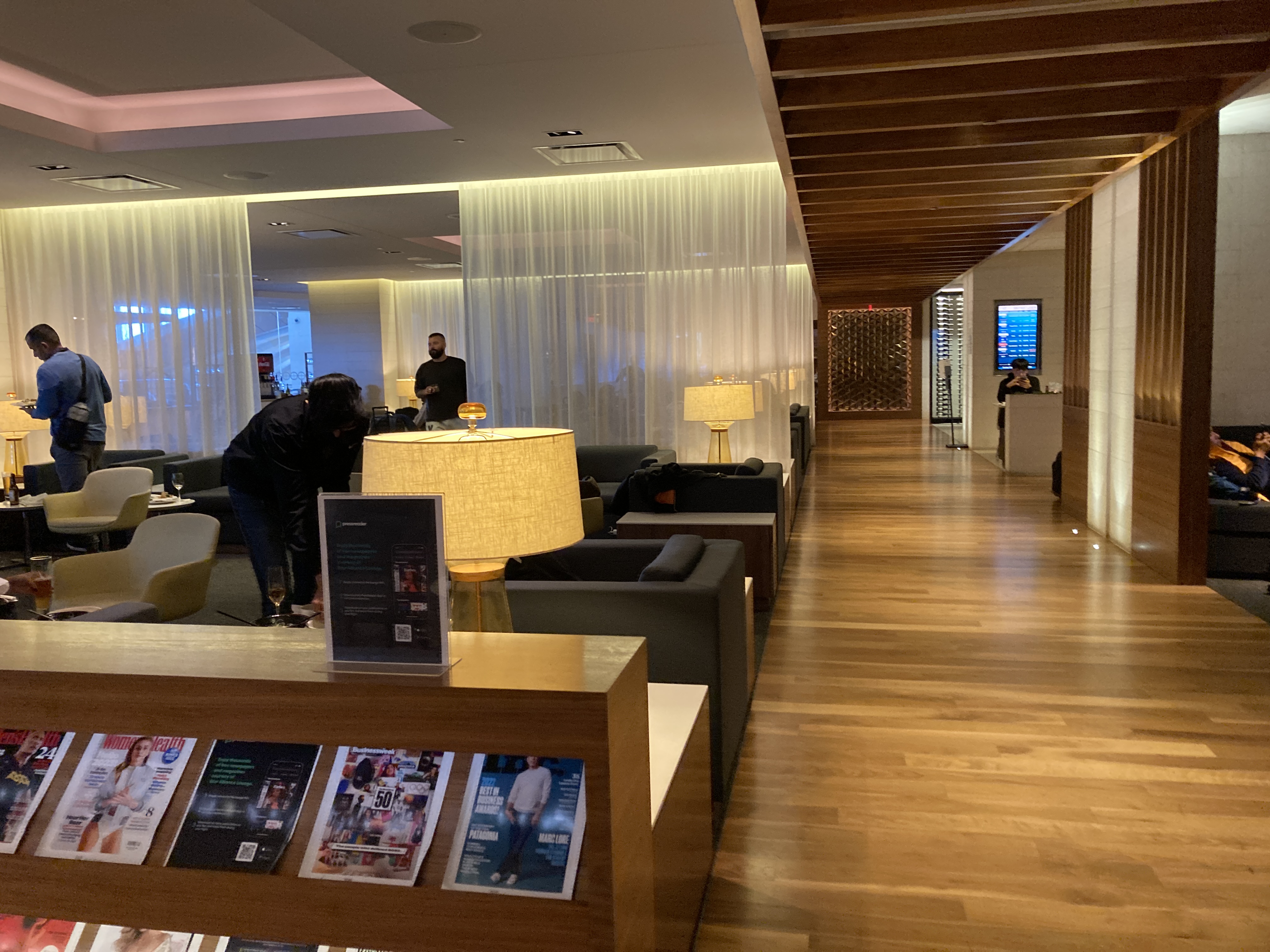 ANA premium economy Star Alliance lounge LAX seating
