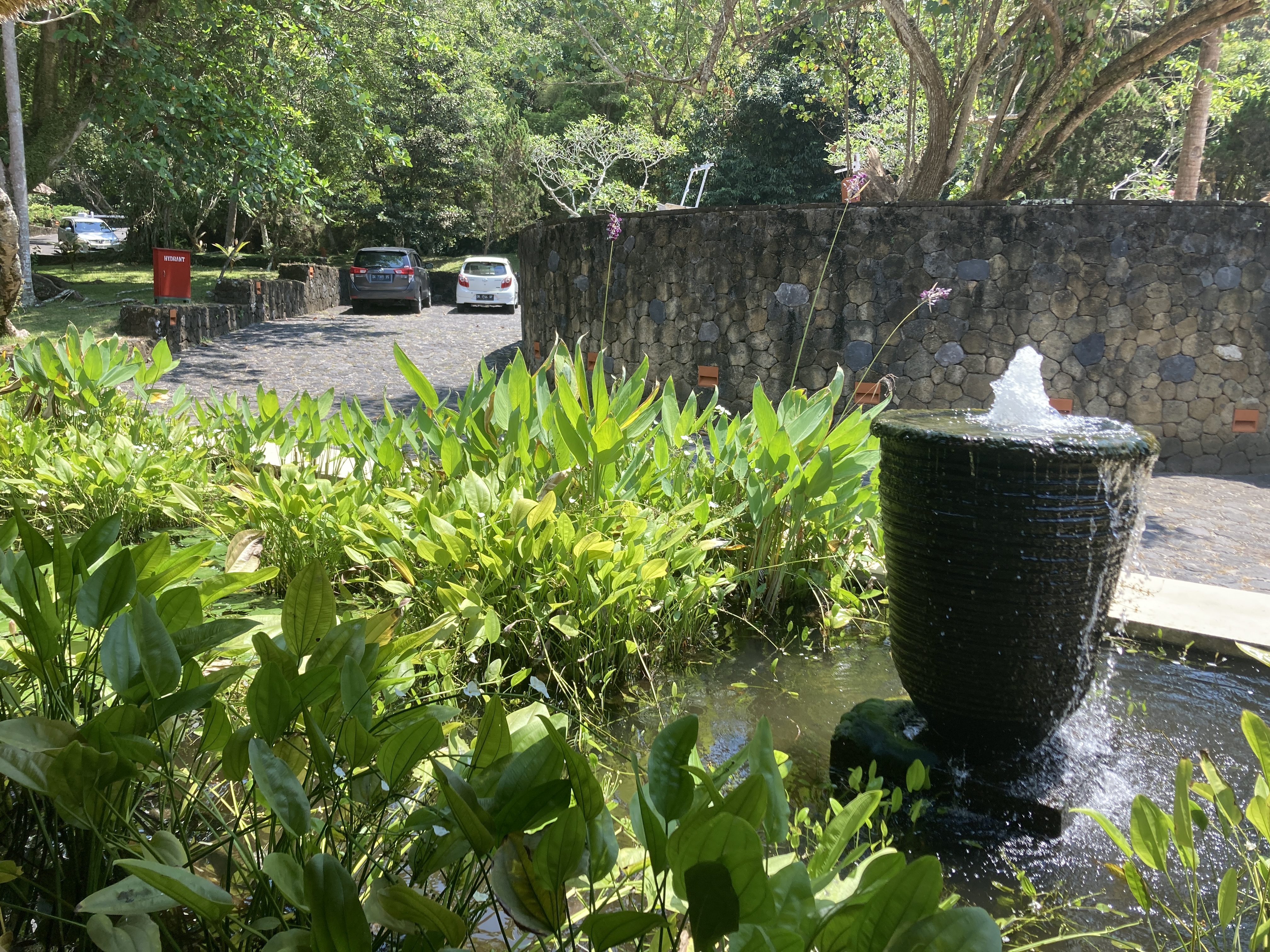 Alila Manggis Bali entrance and parking Alila Manggis Bali entrance and parking