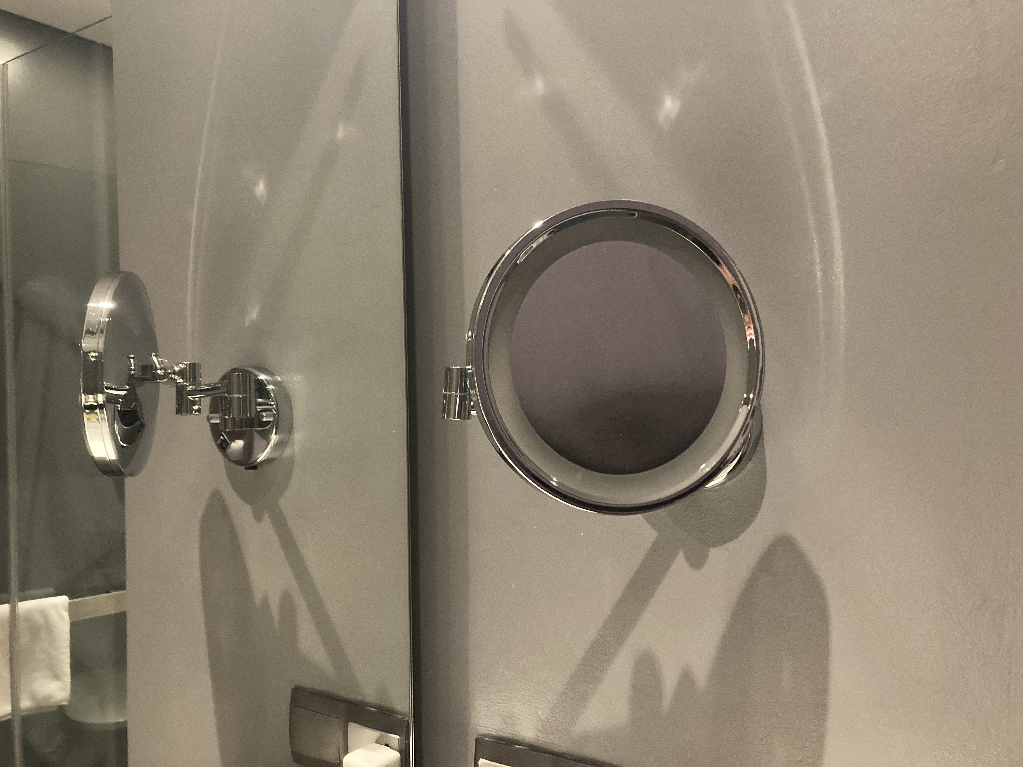 Alila SCBD Jakarta bathroom makeup mirror Alila SCBD Jakarta bathroom makeup mirror