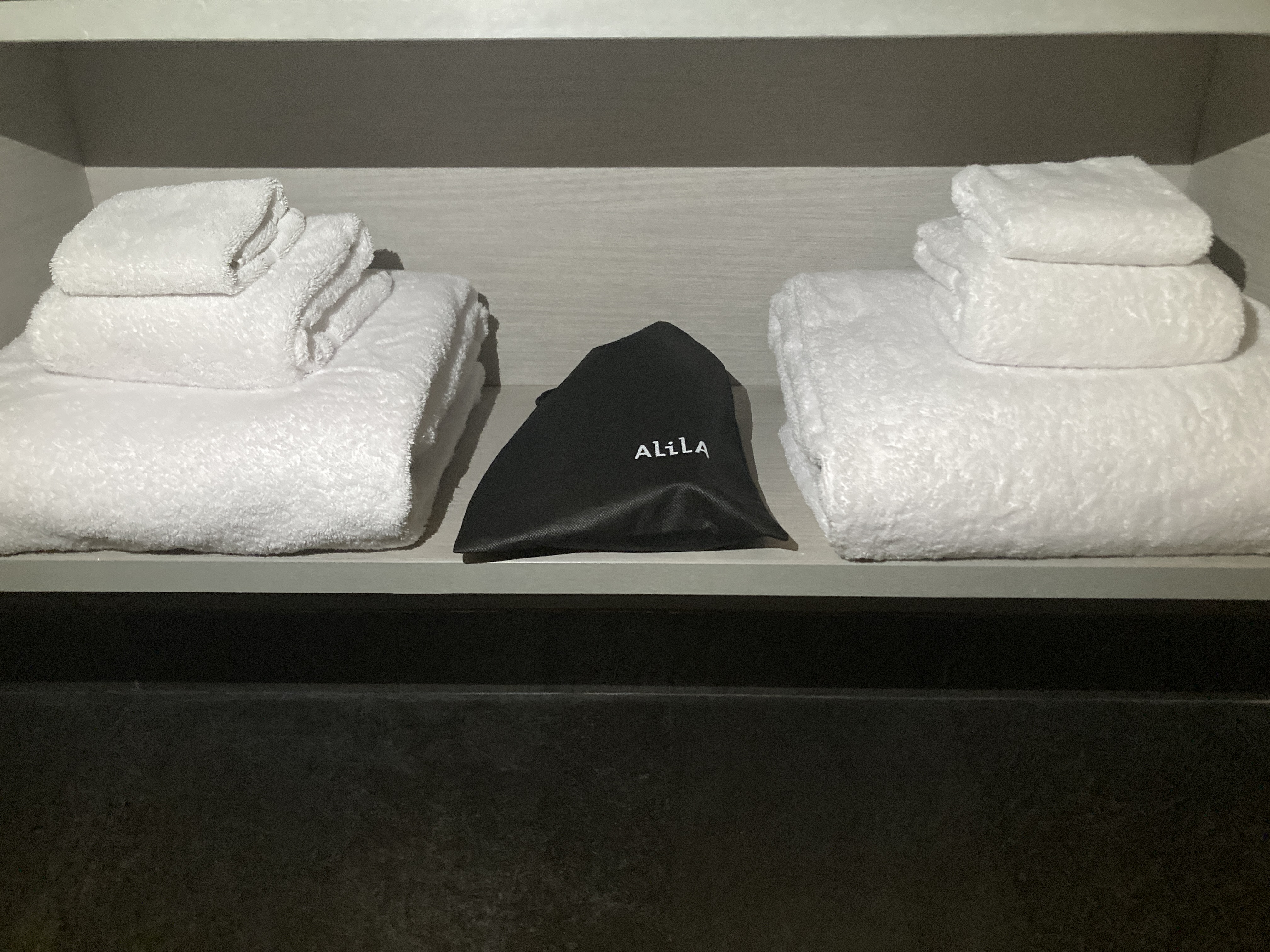 Alila SCBD Jakarta bathroom towels Alila SCBD Jakarta bathroom towels