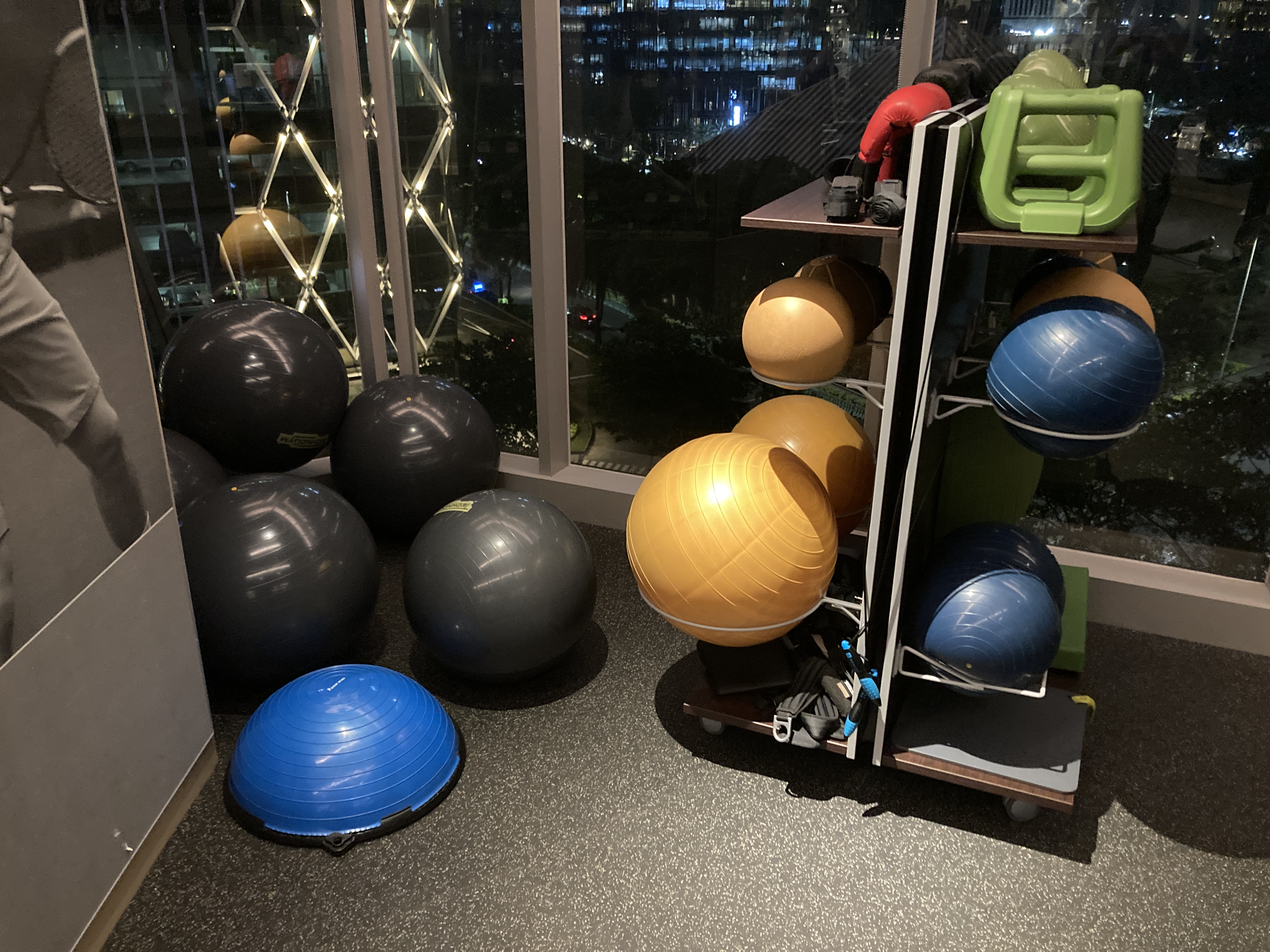 Alila SCBD Jakarta gym exercise balls Alila SCBD Jakarta gym exercise balls