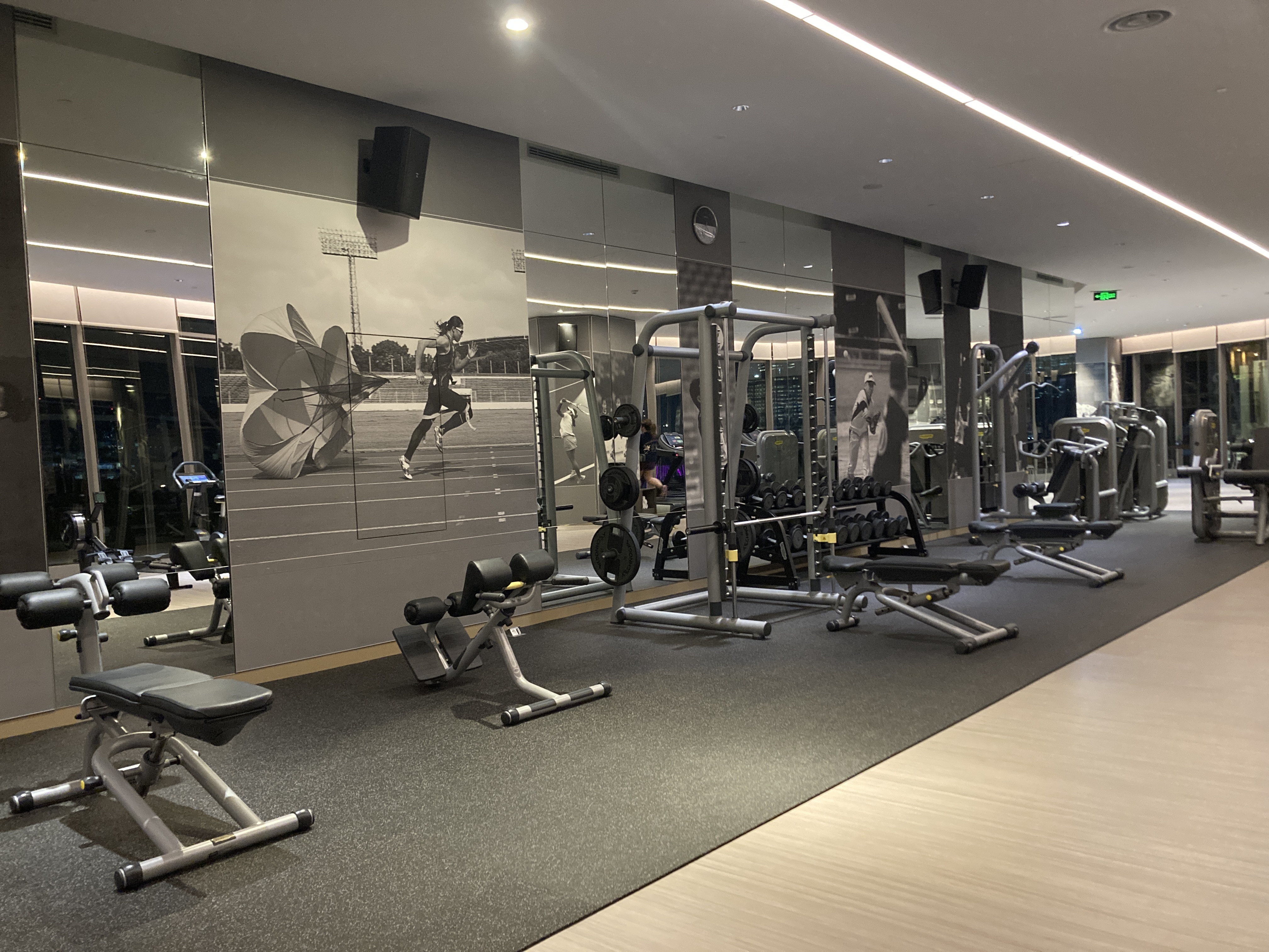 Alila SCBD Jakarta gym weight equipment Alila SCBD Jakarta gym weight equipment