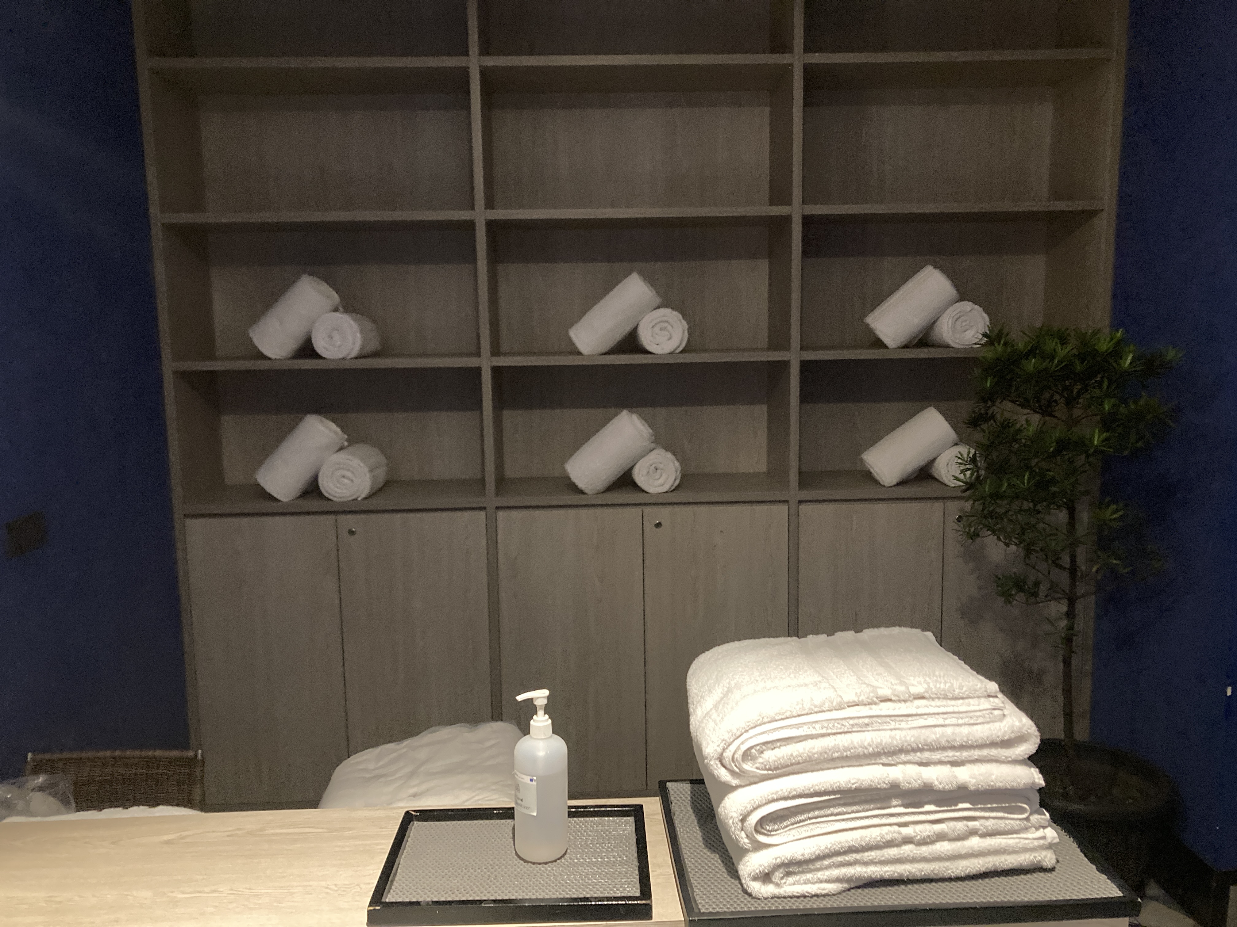 Alila SCBD Jakarta pool towel desk Alila SCBD Jakarta pool towel desk