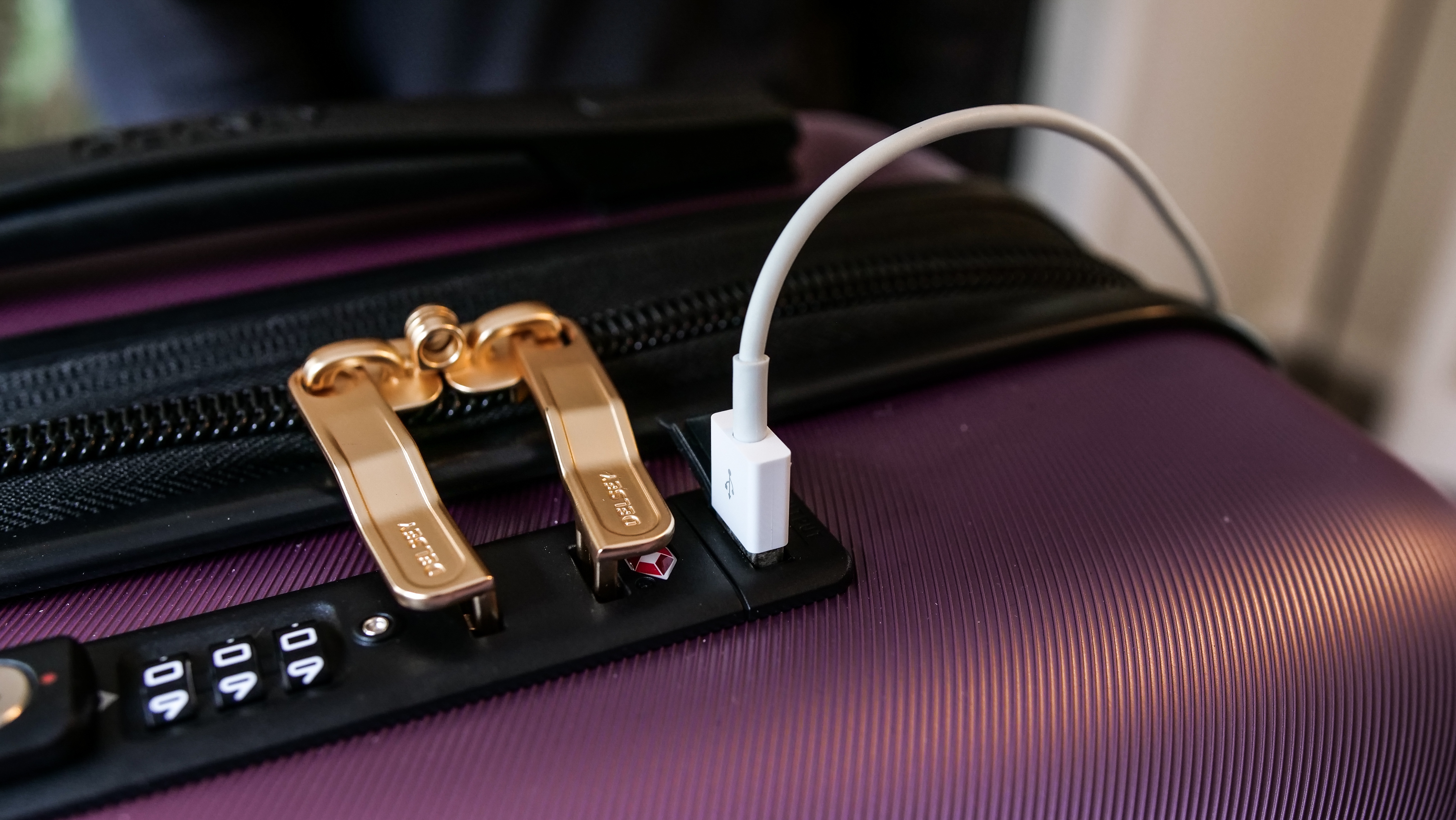 Delsey Paris Cruise 3.0 Hardside USB Charging