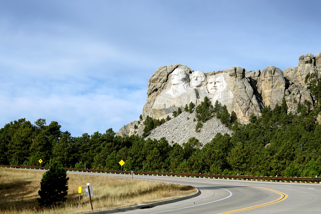 Driving to Mount Rushmore National Memorial Driving to Mount Rushmore National Memorial