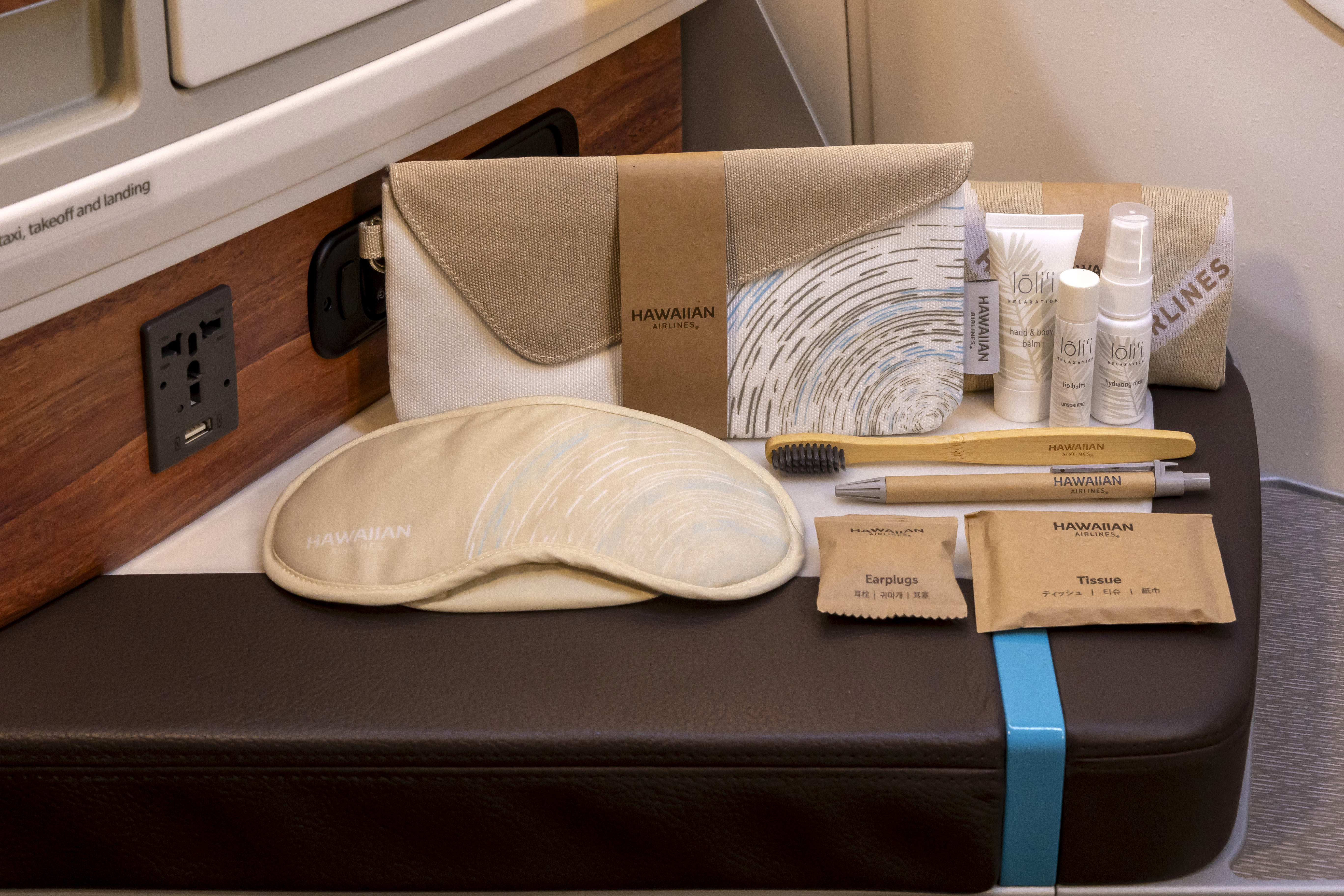 Hawaiian business class amenity kit