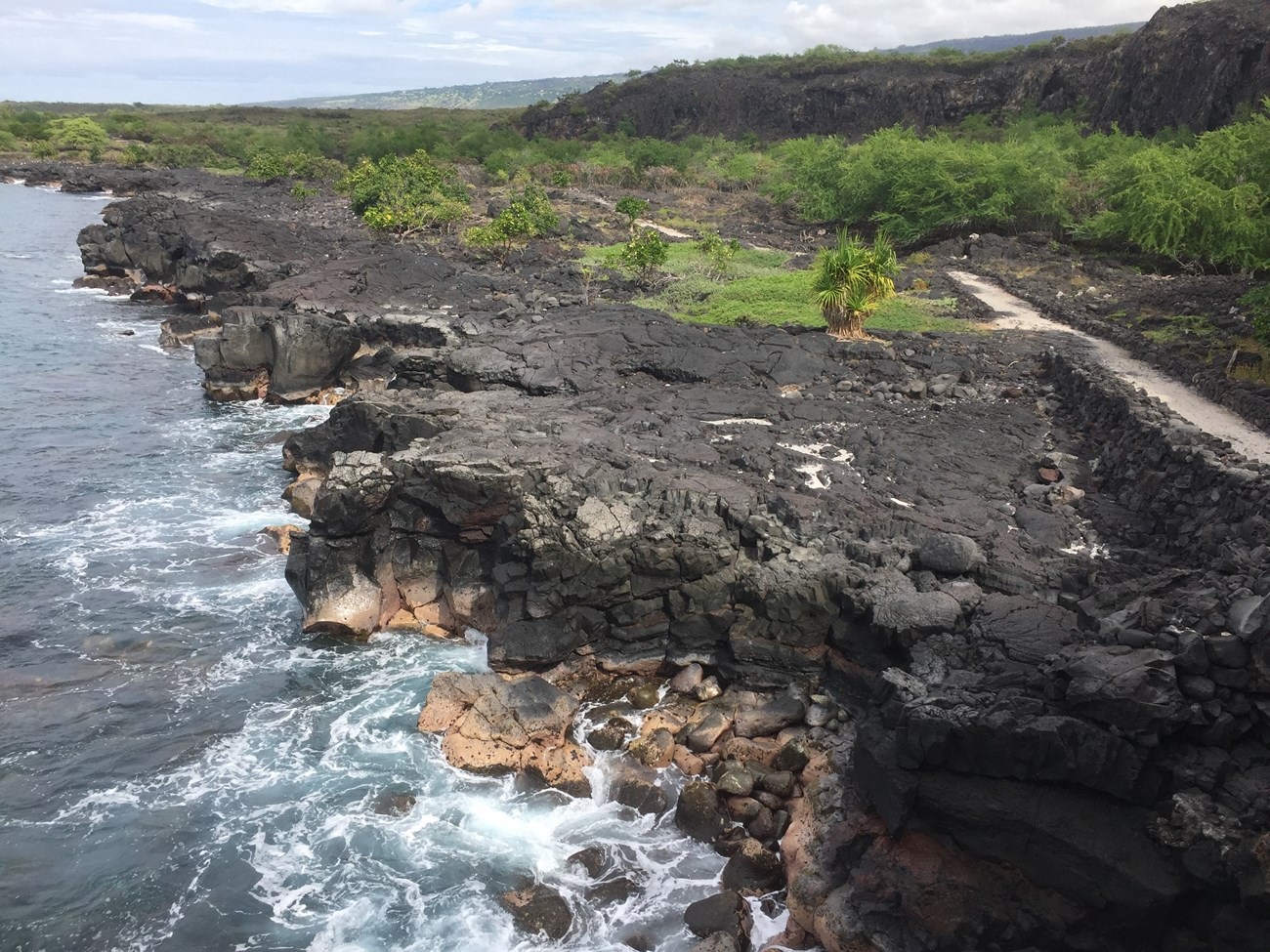 Hiking Puuhonua o Honaunau National Historical Park Hiking Puuhonua o Honaunau National Historical Park