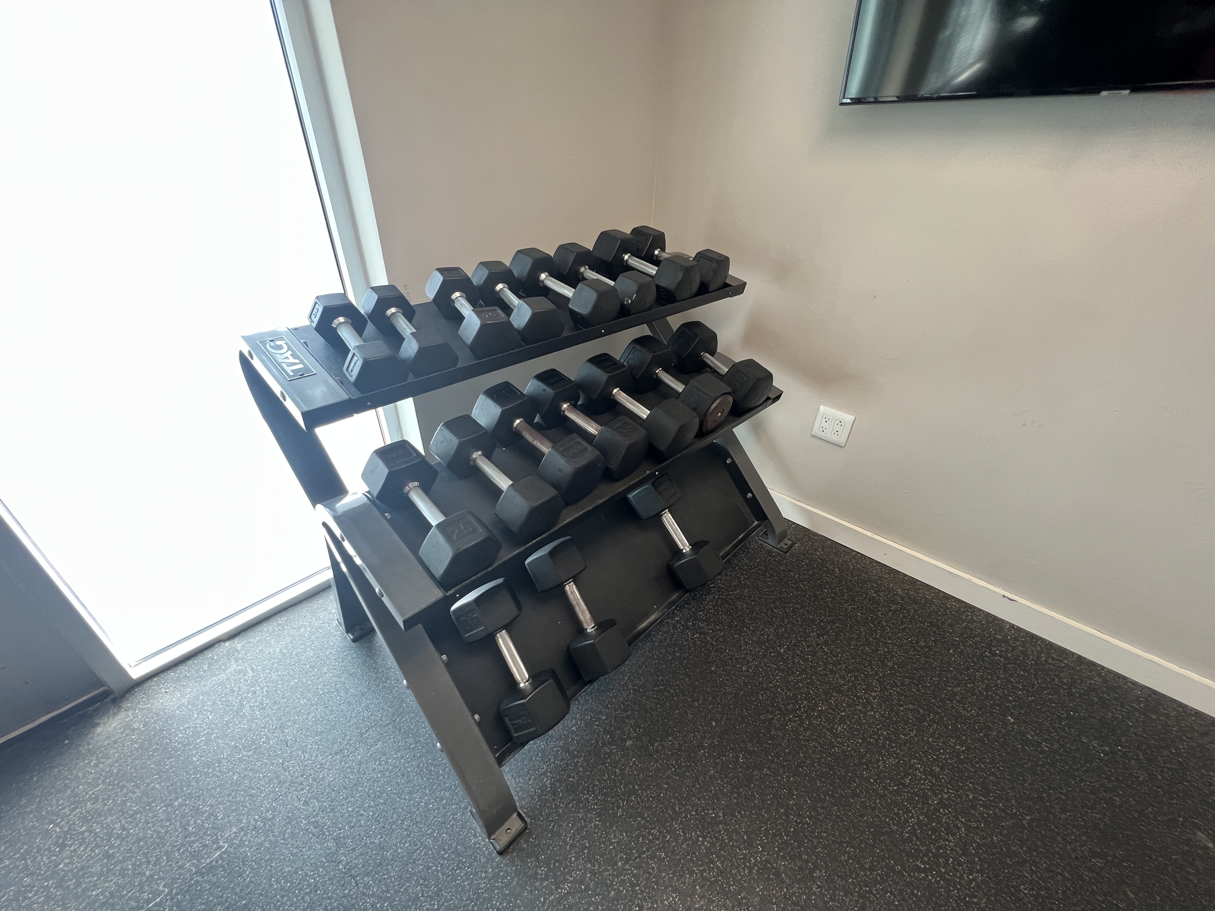 Kimpton Surfcomber Free Weights Gym