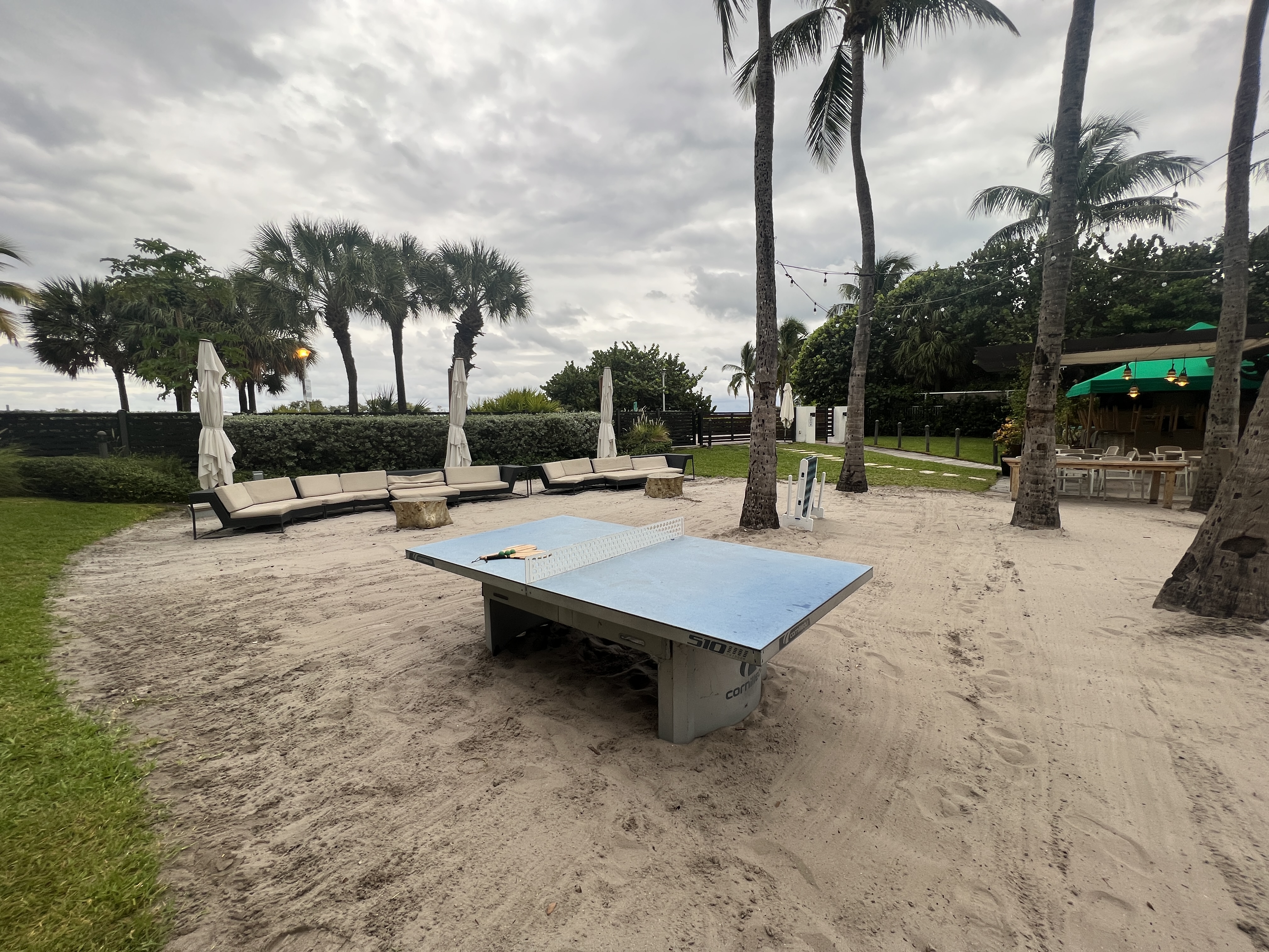 Kimpton Surfcomber High Tide Bar Grill Sand Area 