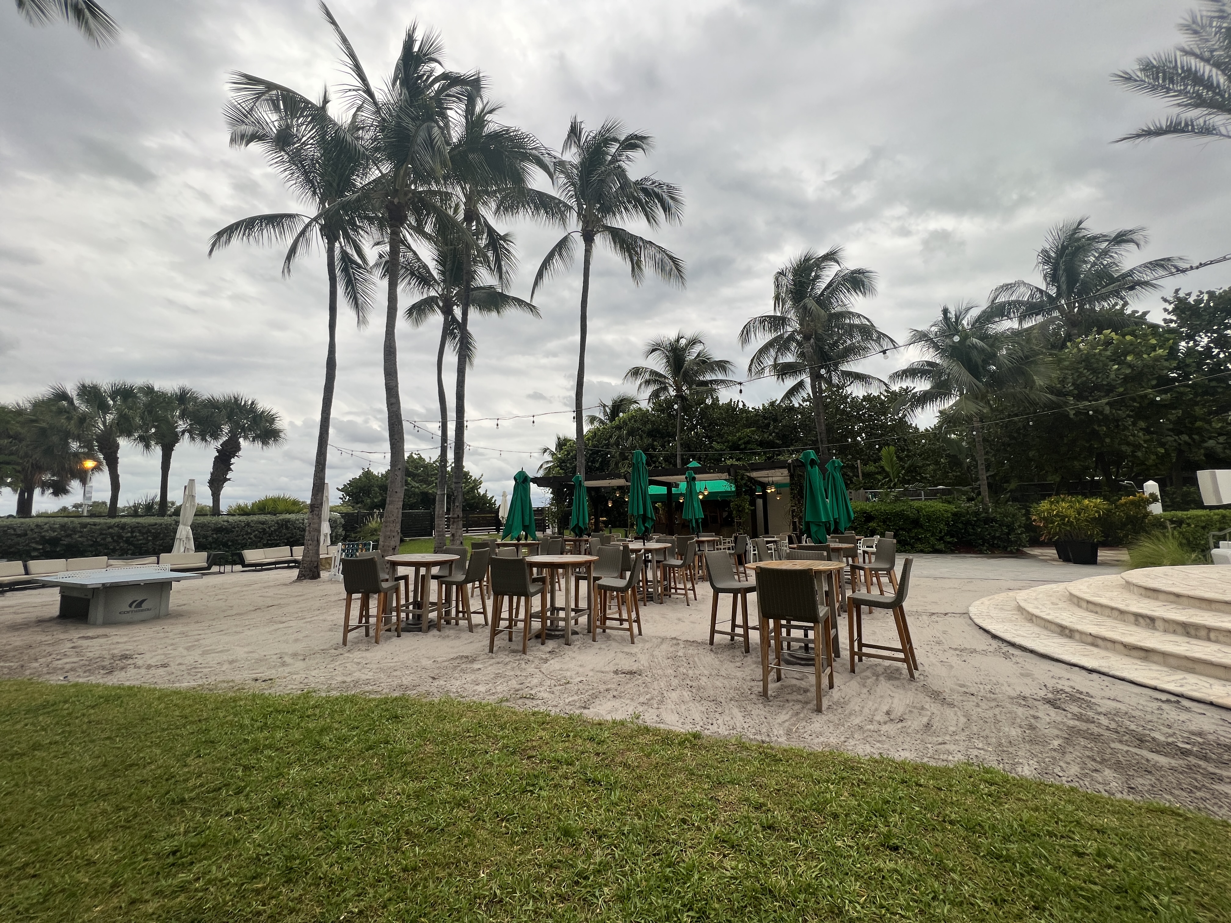 Kimpton Surfcomber High Tide Beach Bar Grill