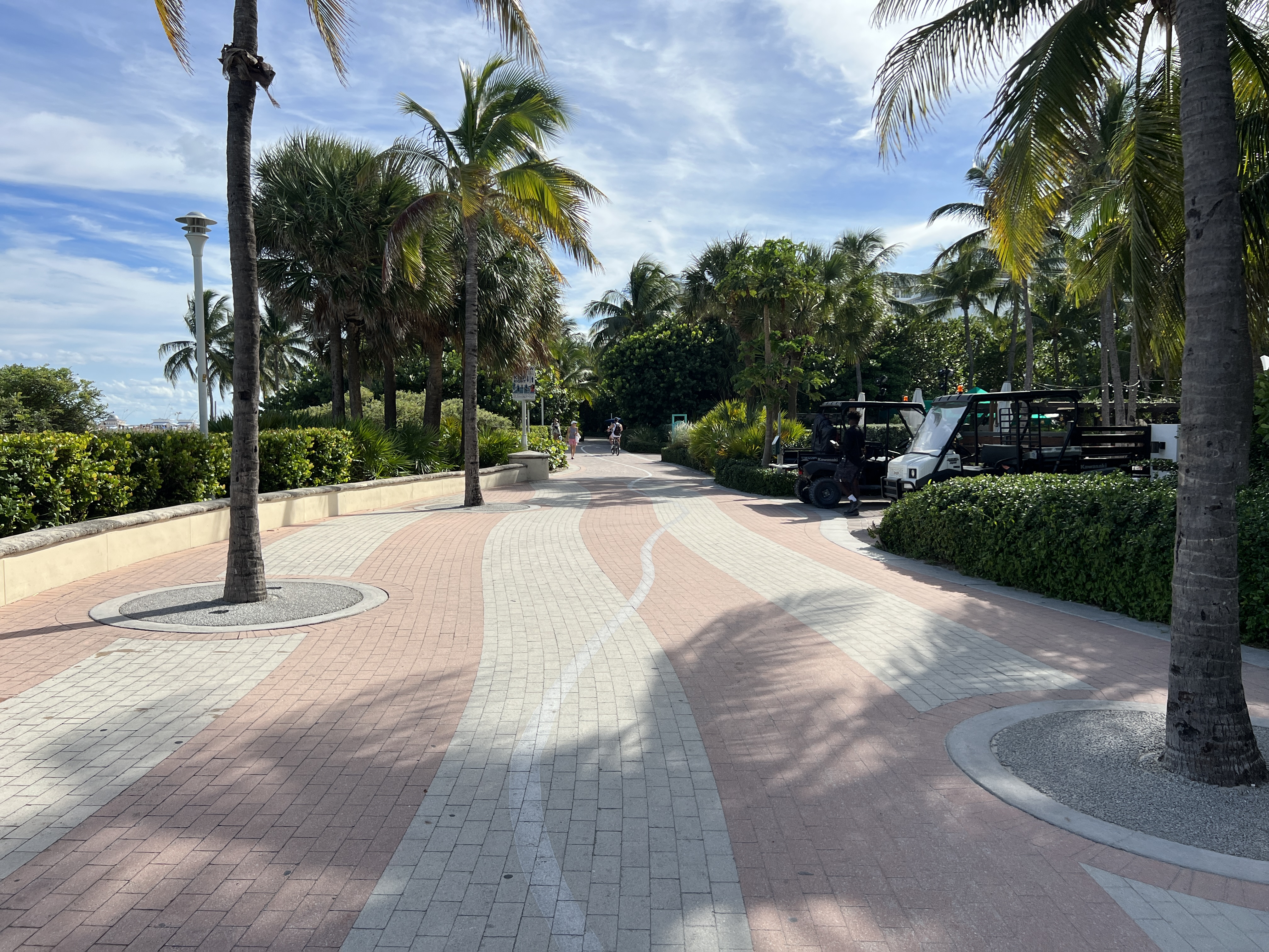 Kimpton Surfcomber Pedestrian Promenade
